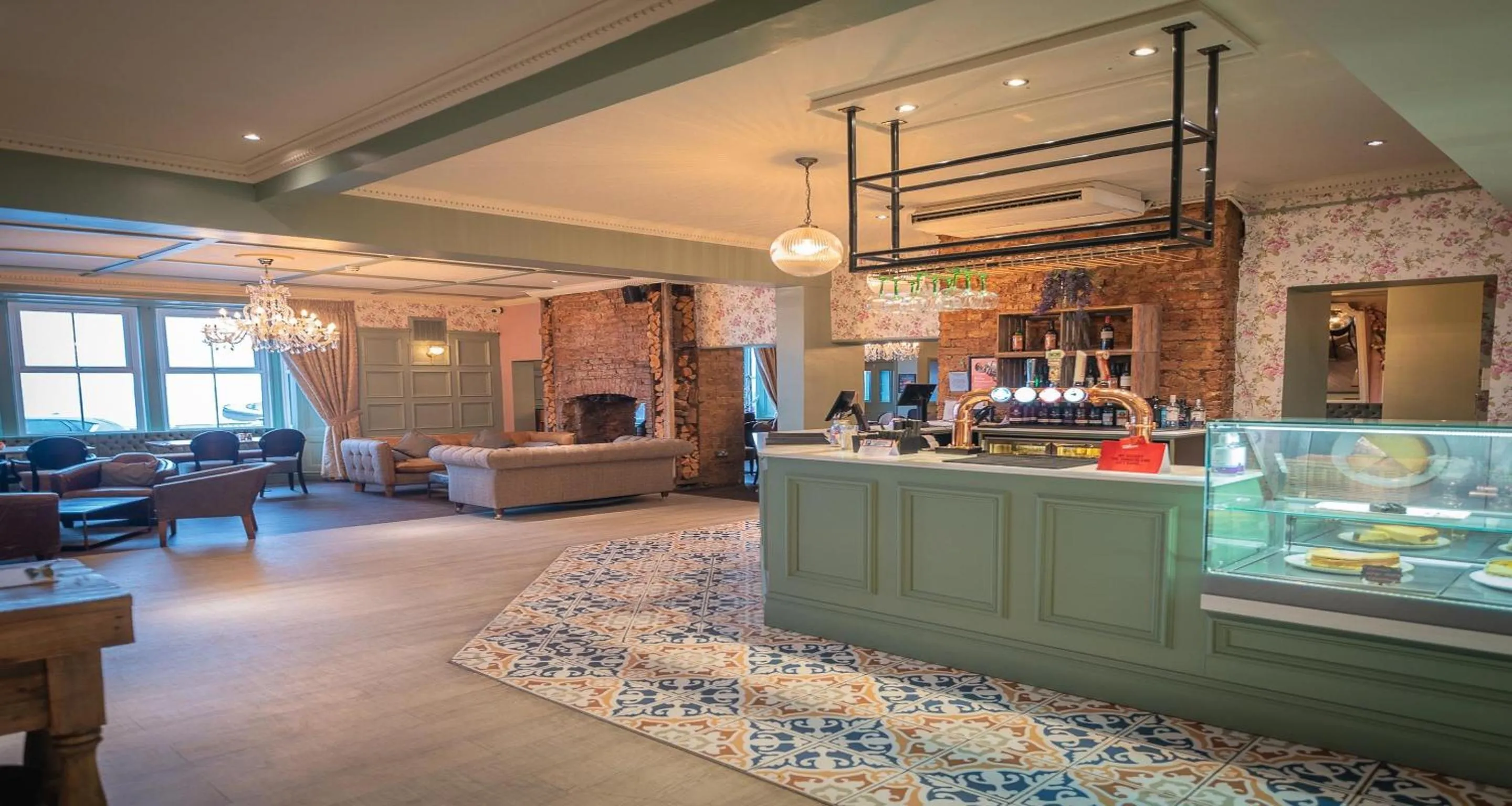 Restaurant/places to eat in Roker Hotel BW Premier Collection