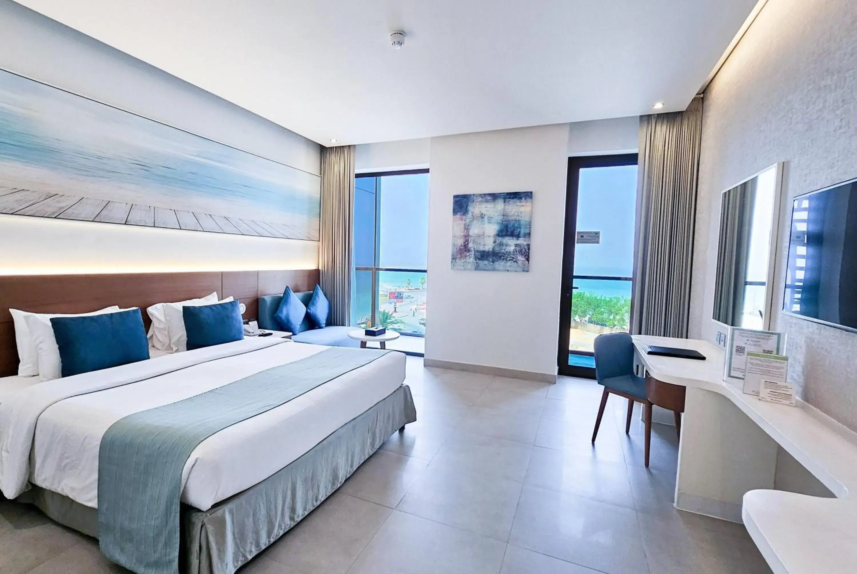 Standard King room Seaview -Smoking in Wyndham Garden Ajman Corniche Standard King room Seaview -Smoking in Wyndham Garden Ajman Corniche