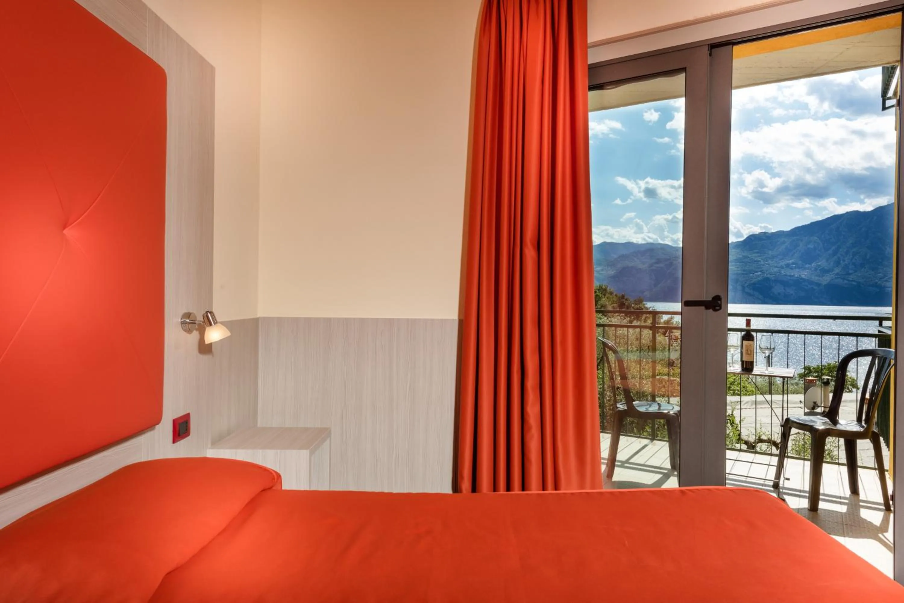 Mountain view, Bed in Hotel Sole Malcesine