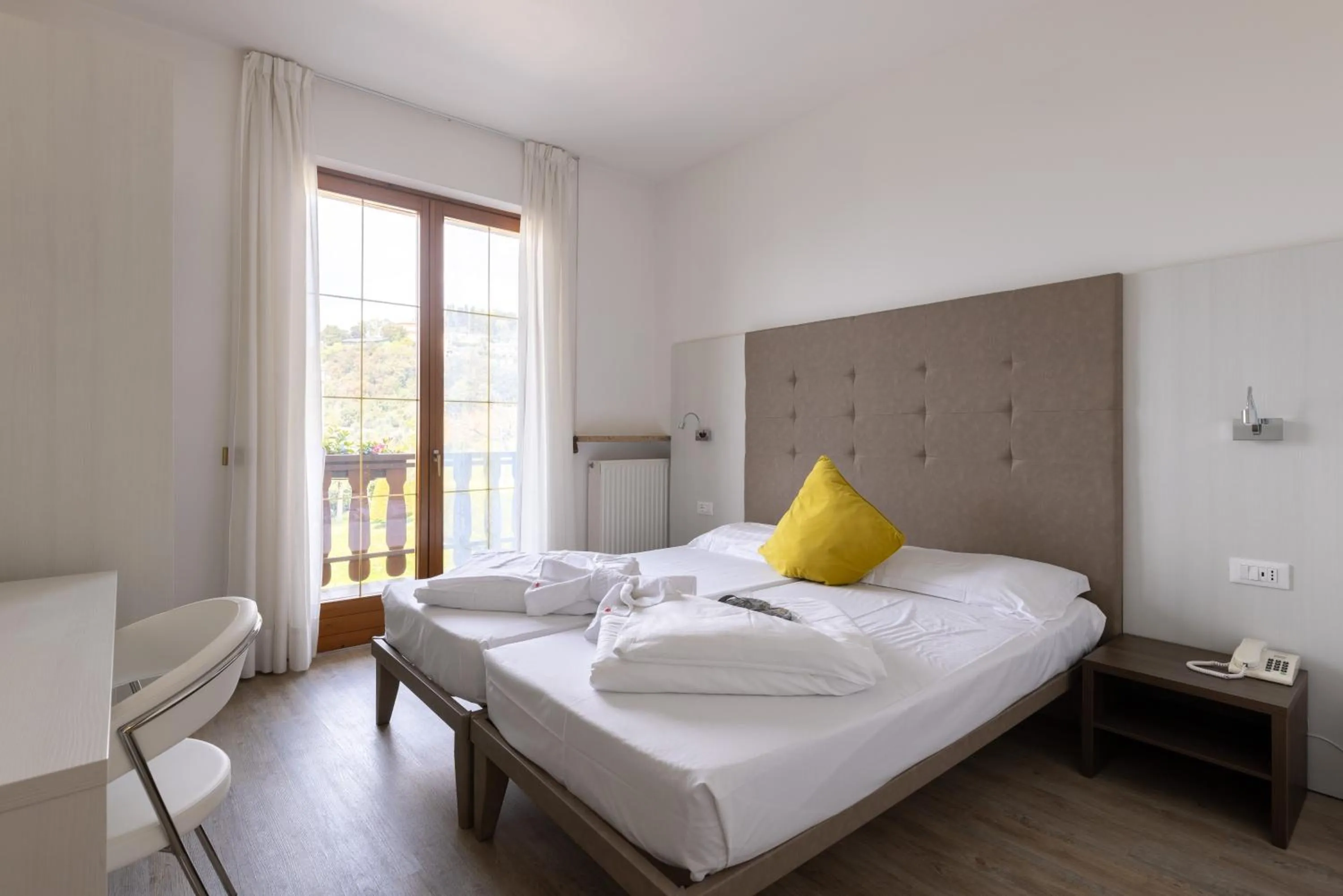 Photo of the whole room, Bed in Park Hotel Val Di Monte ***S