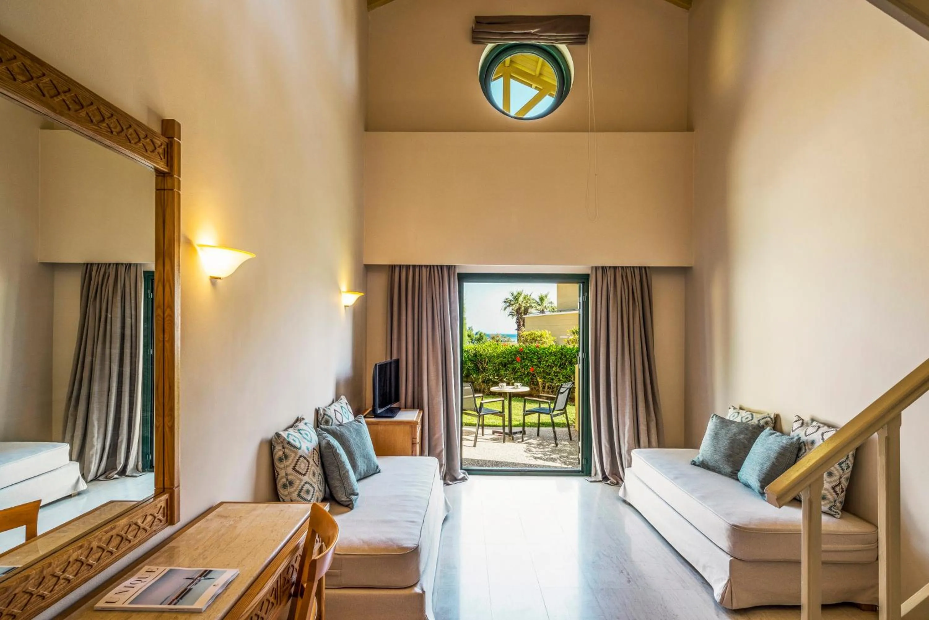 Living room, Bed in Mitsis Rodos Maris