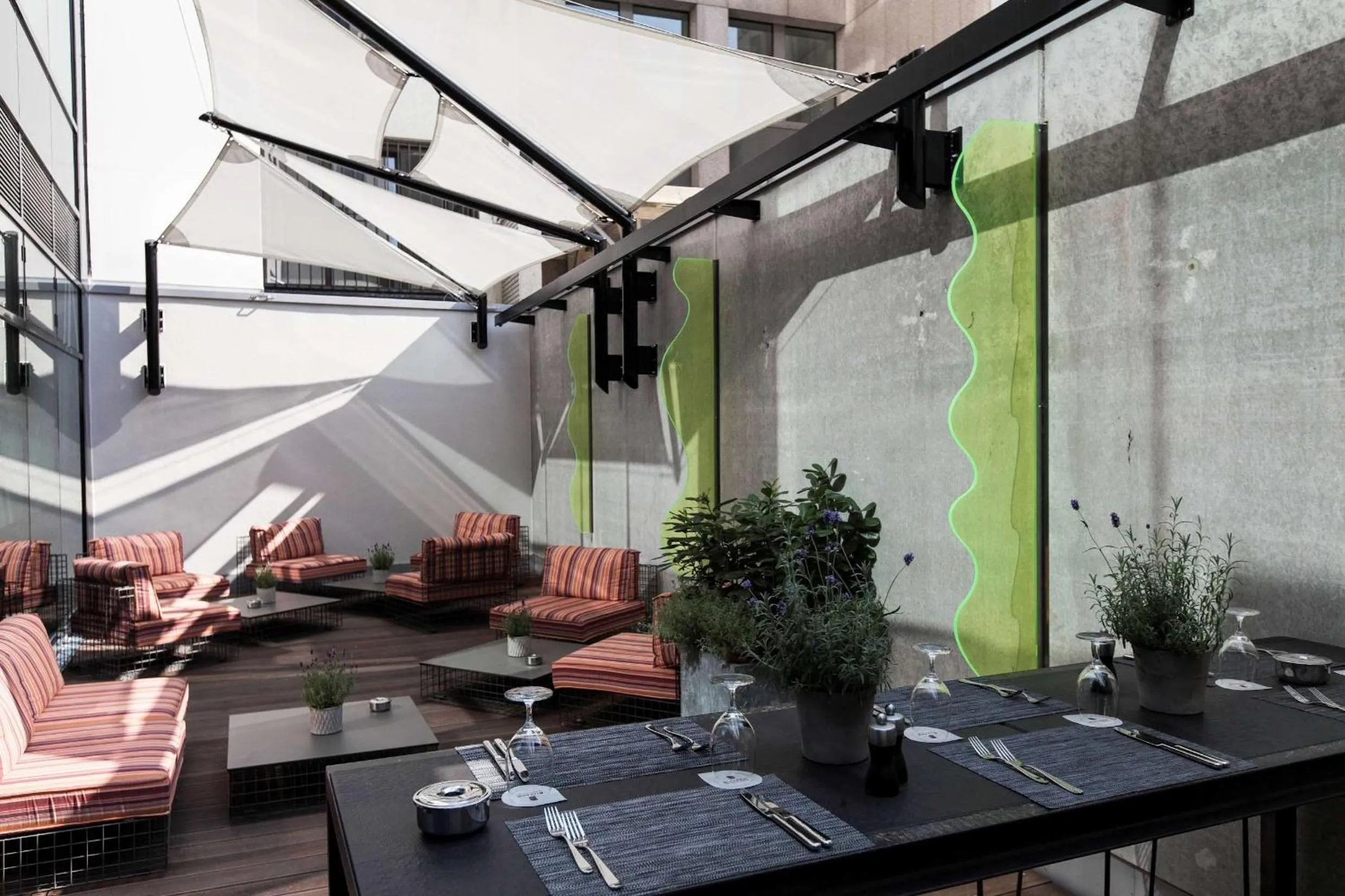 Restaurant/places to eat in Barceló Hamburg