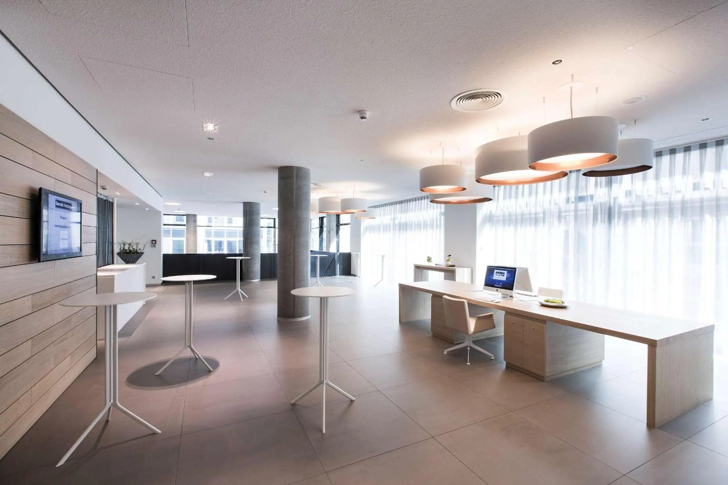 Lobby or reception in Barceló Hamburg