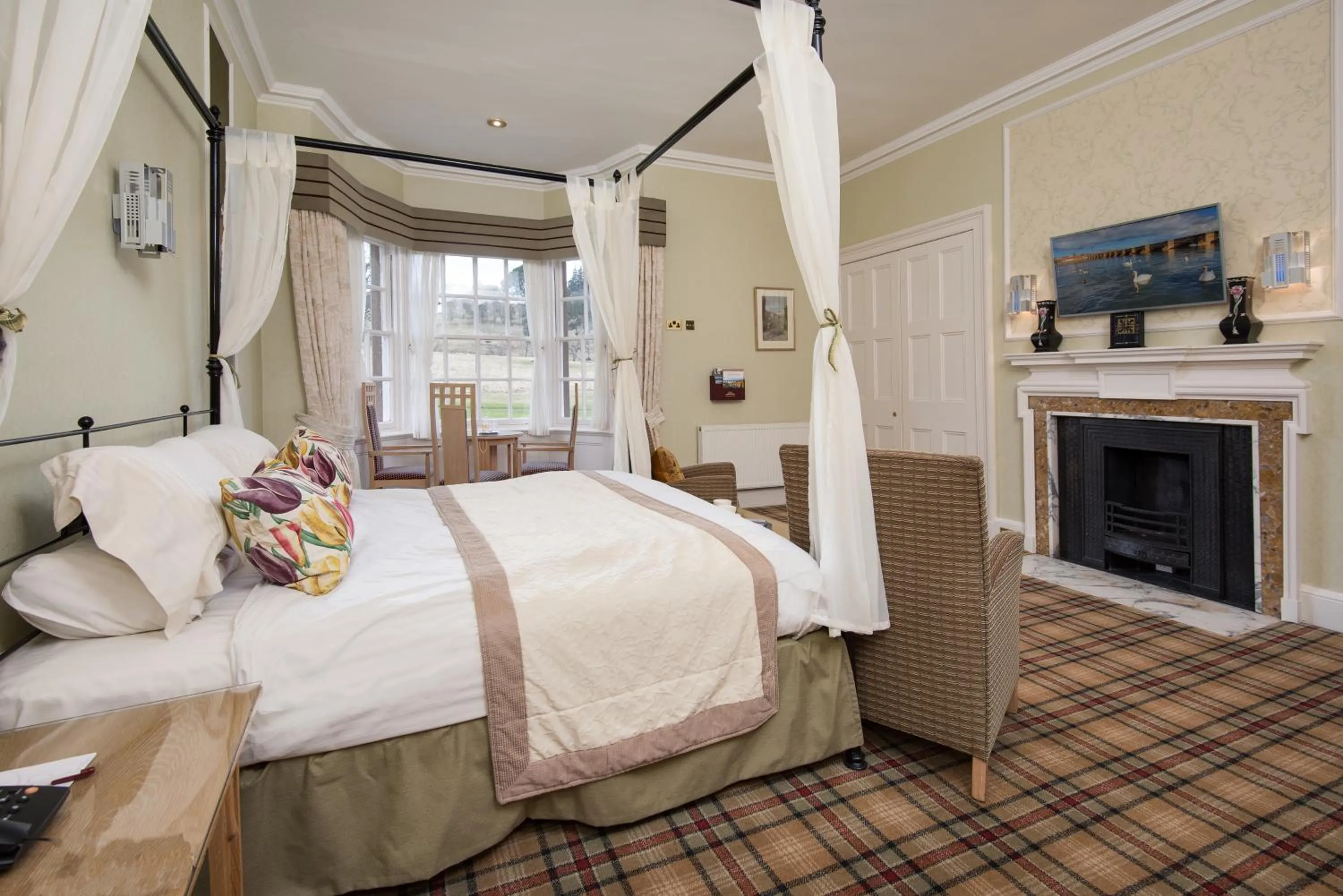 Photo of the whole room, Bed in Cringletie House