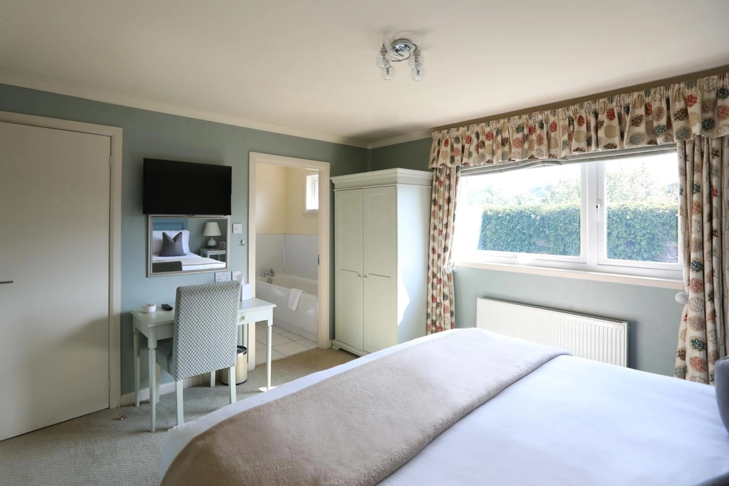 Bedroom, Bed in Cringletie House