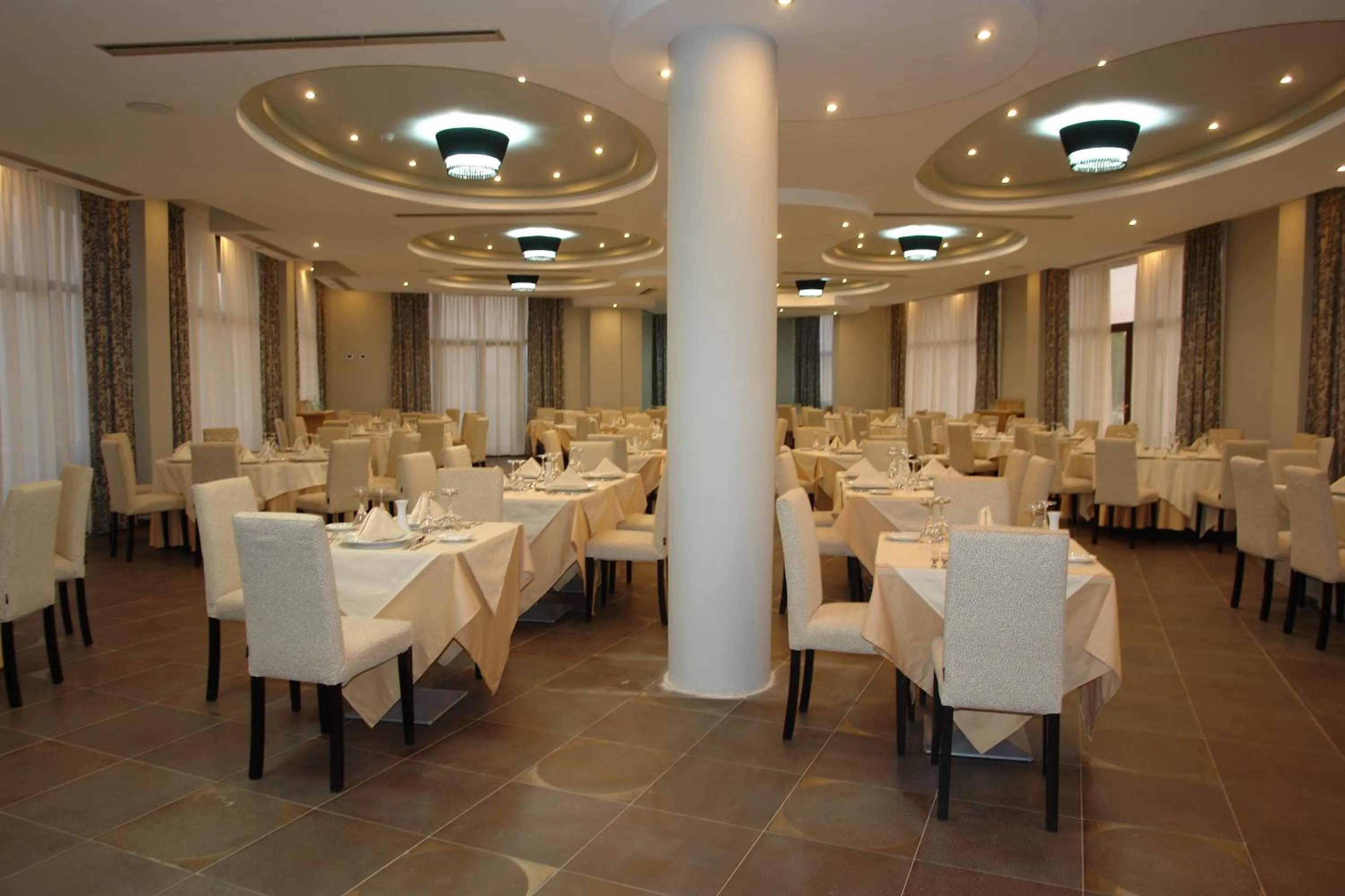Restaurant/places to eat in Hotel Airport Tirana