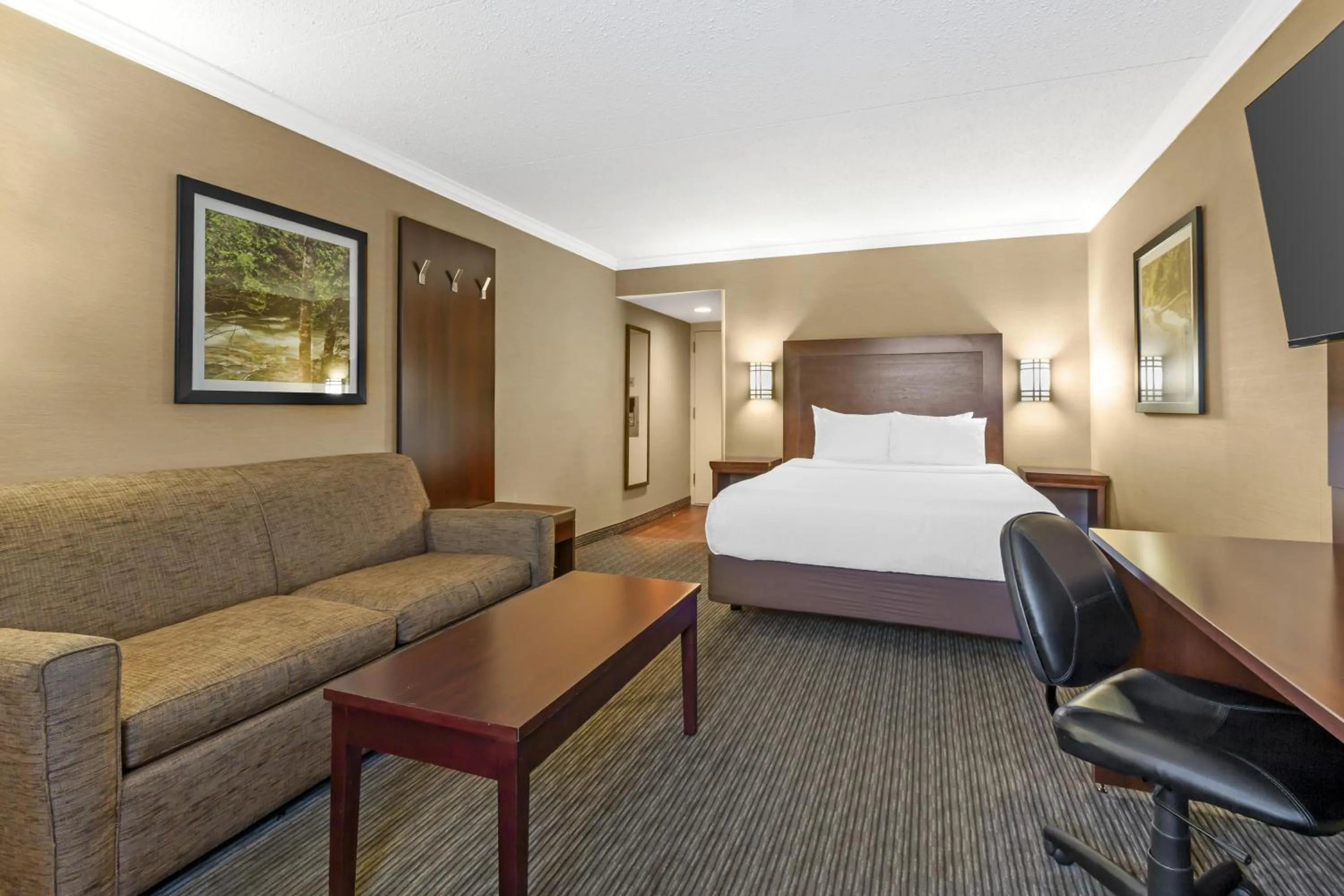 Bedroom, Bed in Best Western Plus Dryden Hotel and Conference Centre