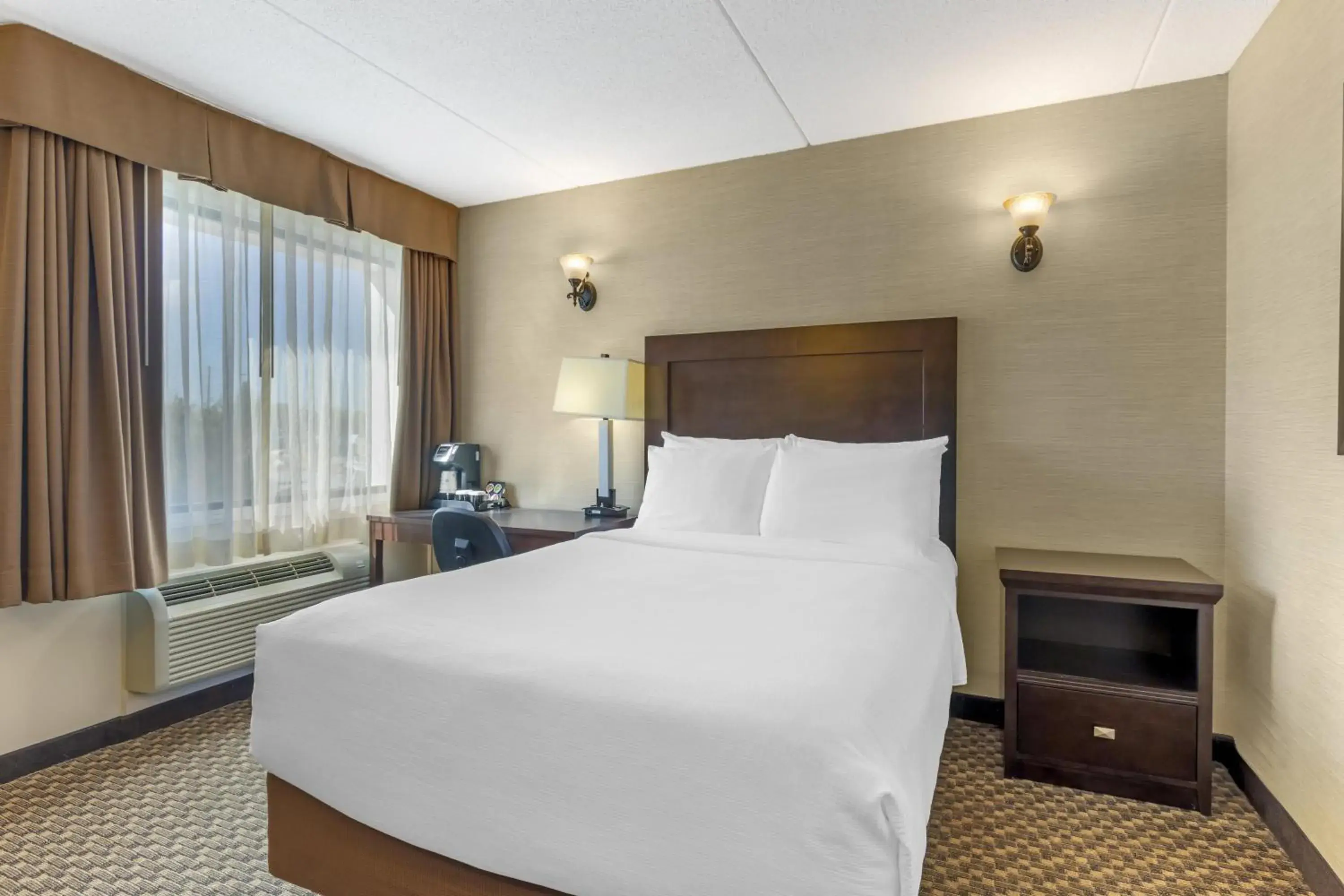 Double Room with Work Desk - Non-Smoking in Best Western Plus Dryden Hotel and Conference Centre Double Room with Work Desk - Non-Smoking in Best Western Plus Dryden Hotel and Conference Centre