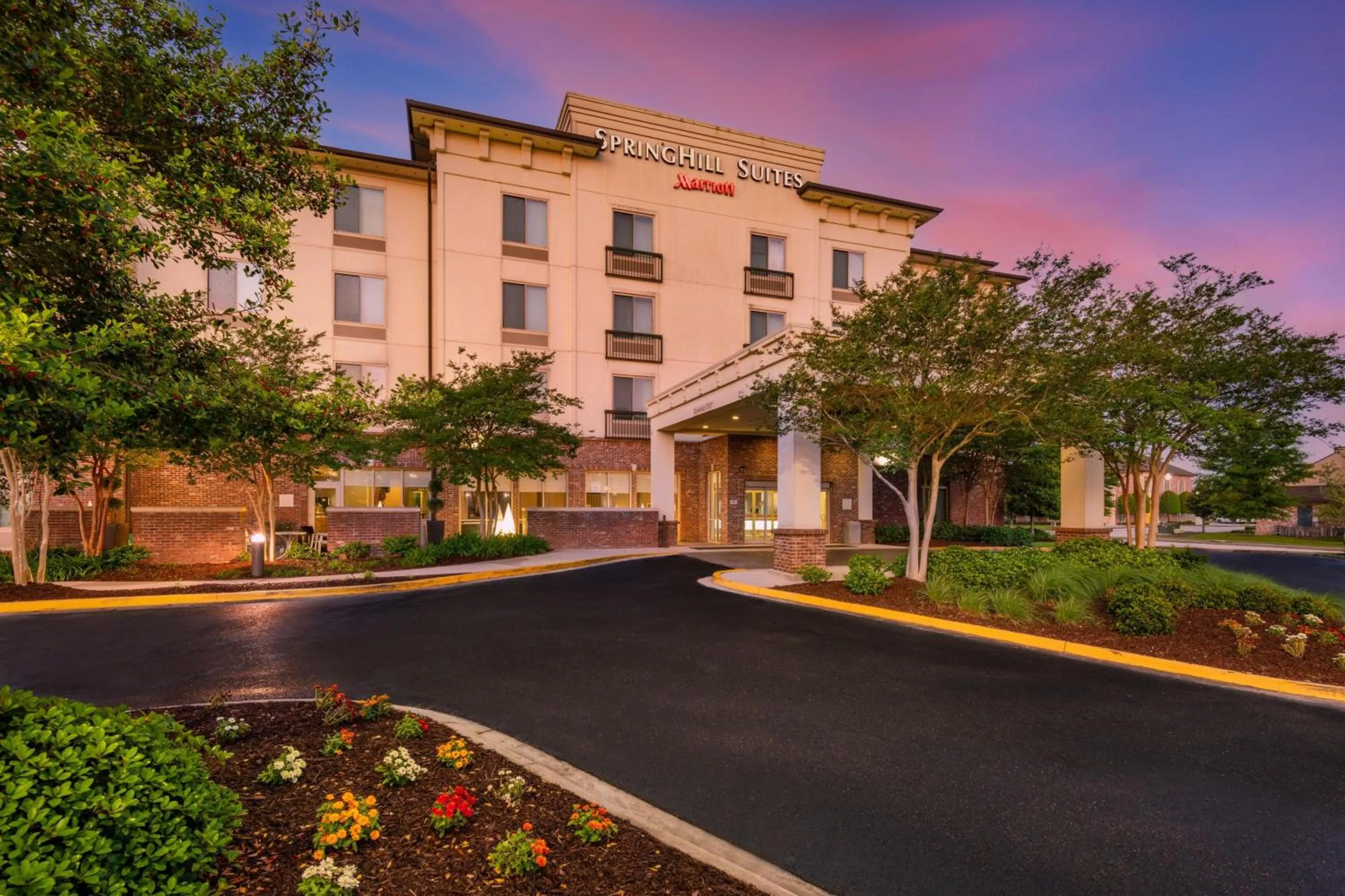 Property building in SpringHill Suites by Marriott Lafayette South at River Ranch