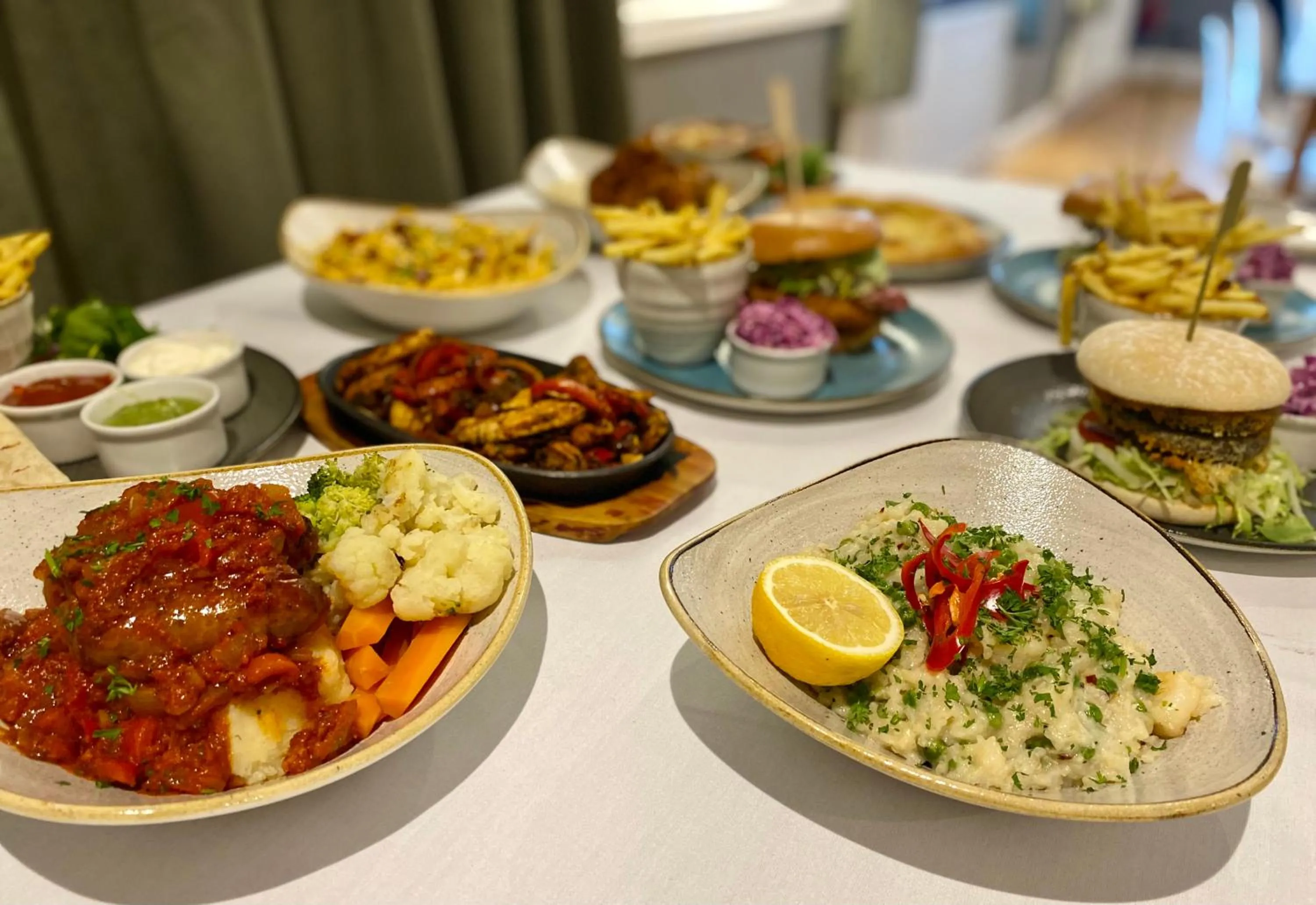 Restaurant/places to eat in Lion Hotel