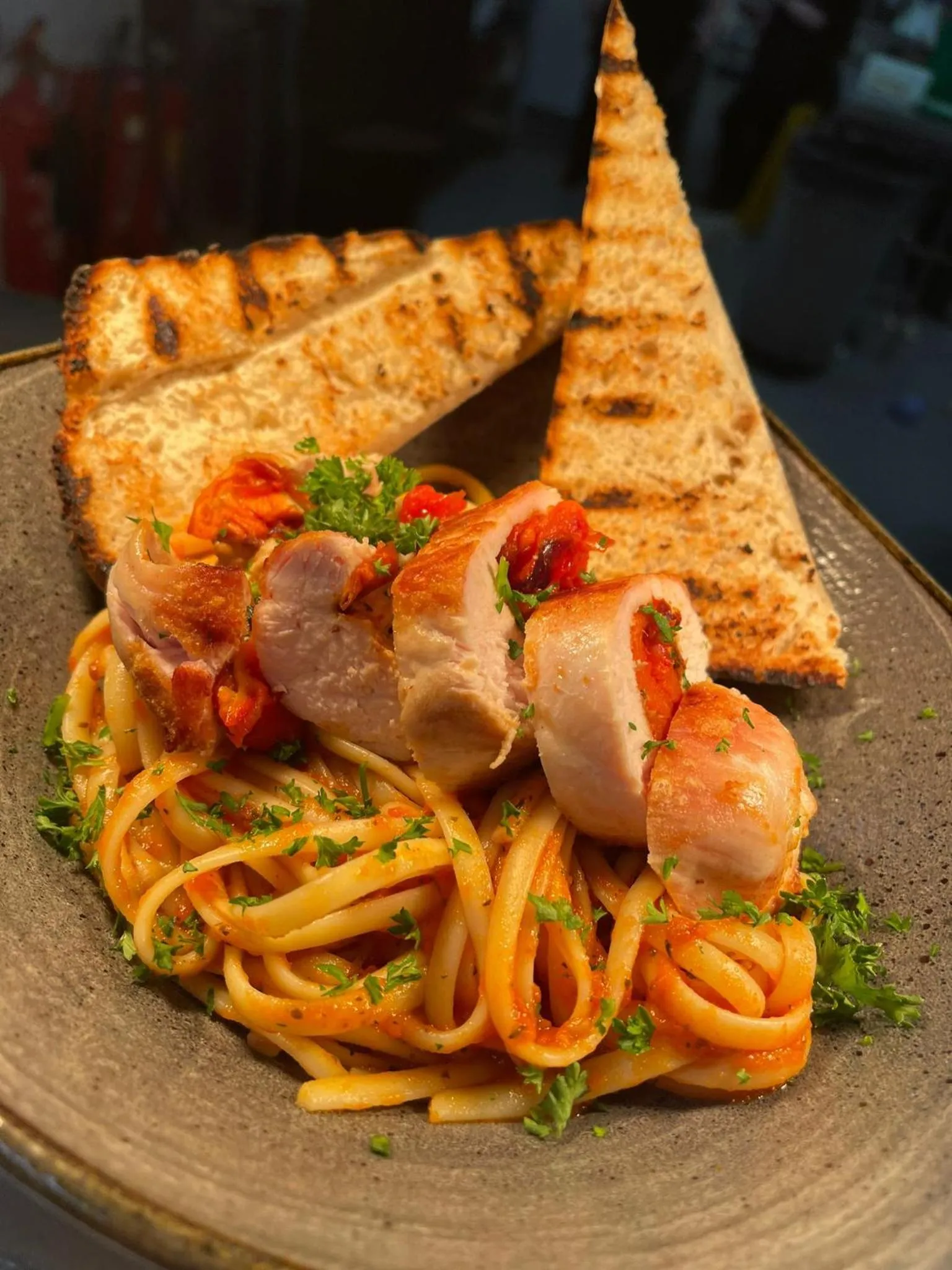 Restaurant/places to eat in Lion Hotel