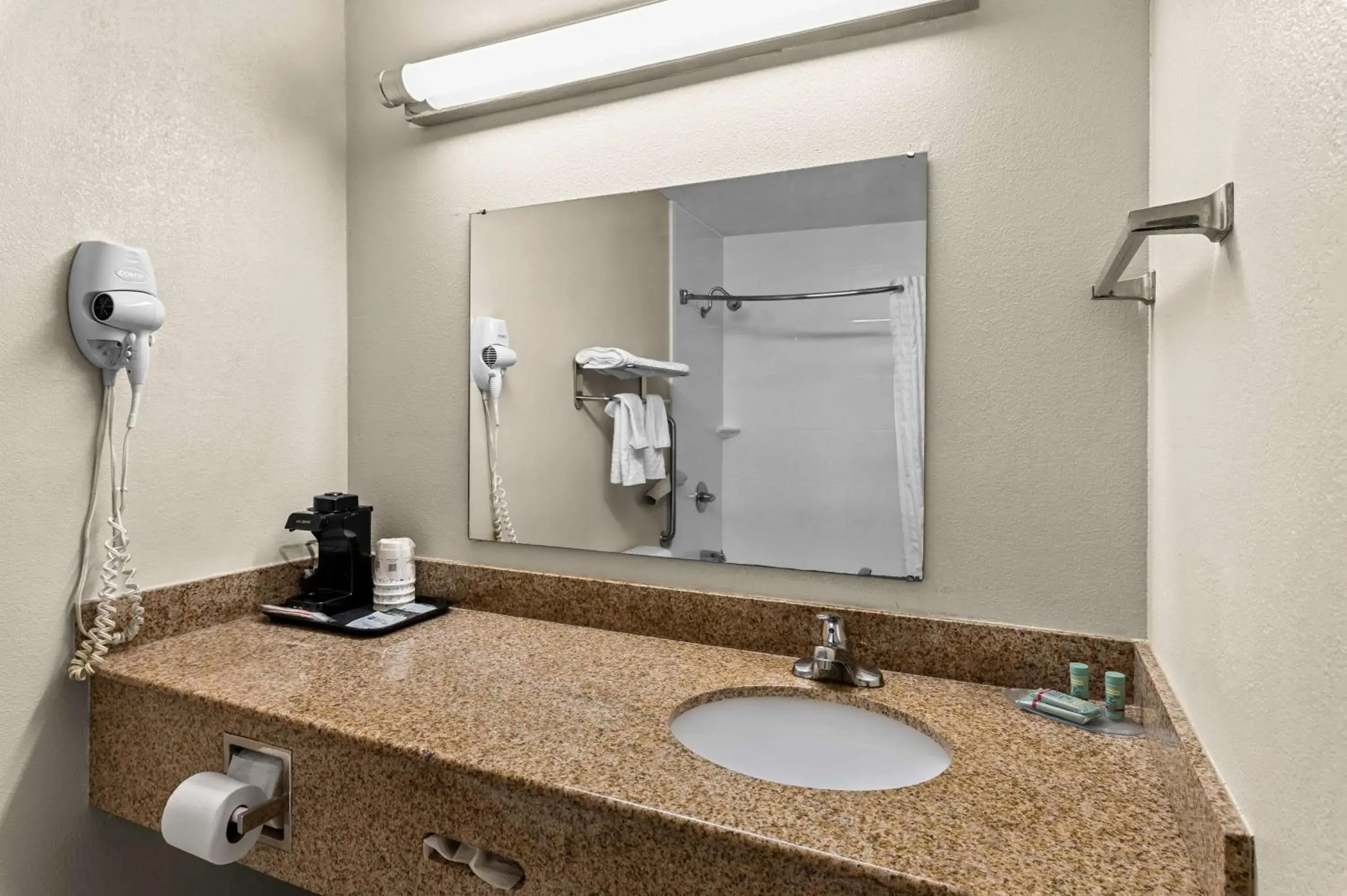 King Room with Spa Bath - Non-Smoking in Best Western Presidential Hotel & Suites King Room with Spa Bath - Non-Smoking in Best Western Presidential Hotel & Suites