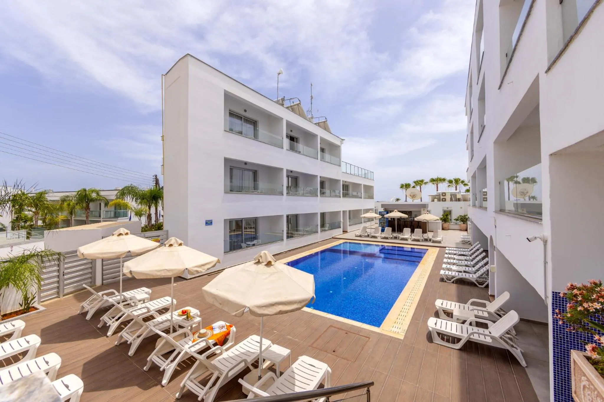 Swimming pool in Milea Hotel