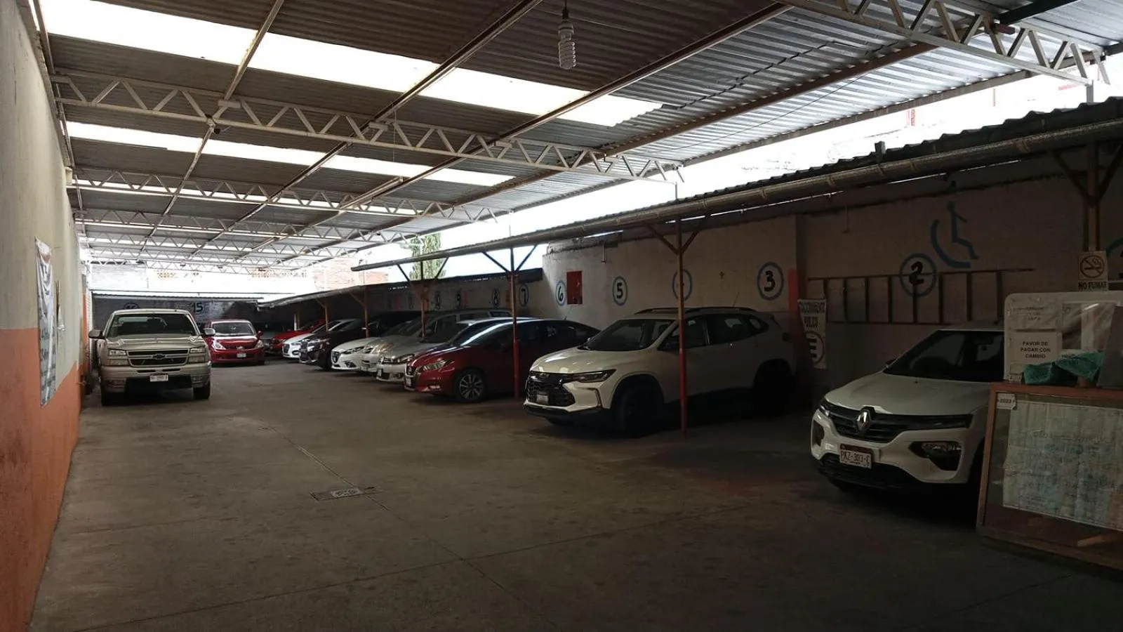 Parking in Hotel el Carmen, Morelia