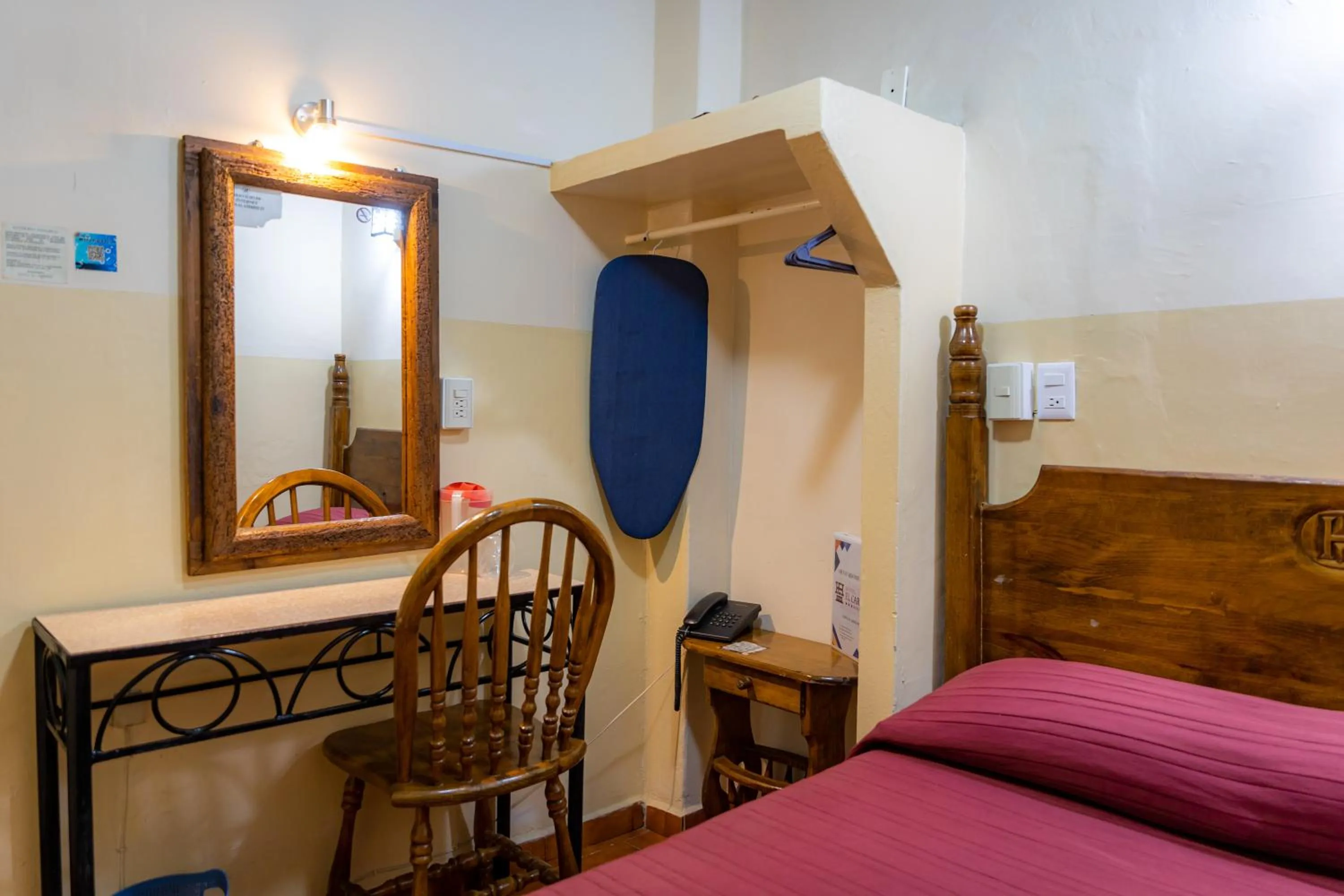 Bed in Hotel el Carmen, Morelia