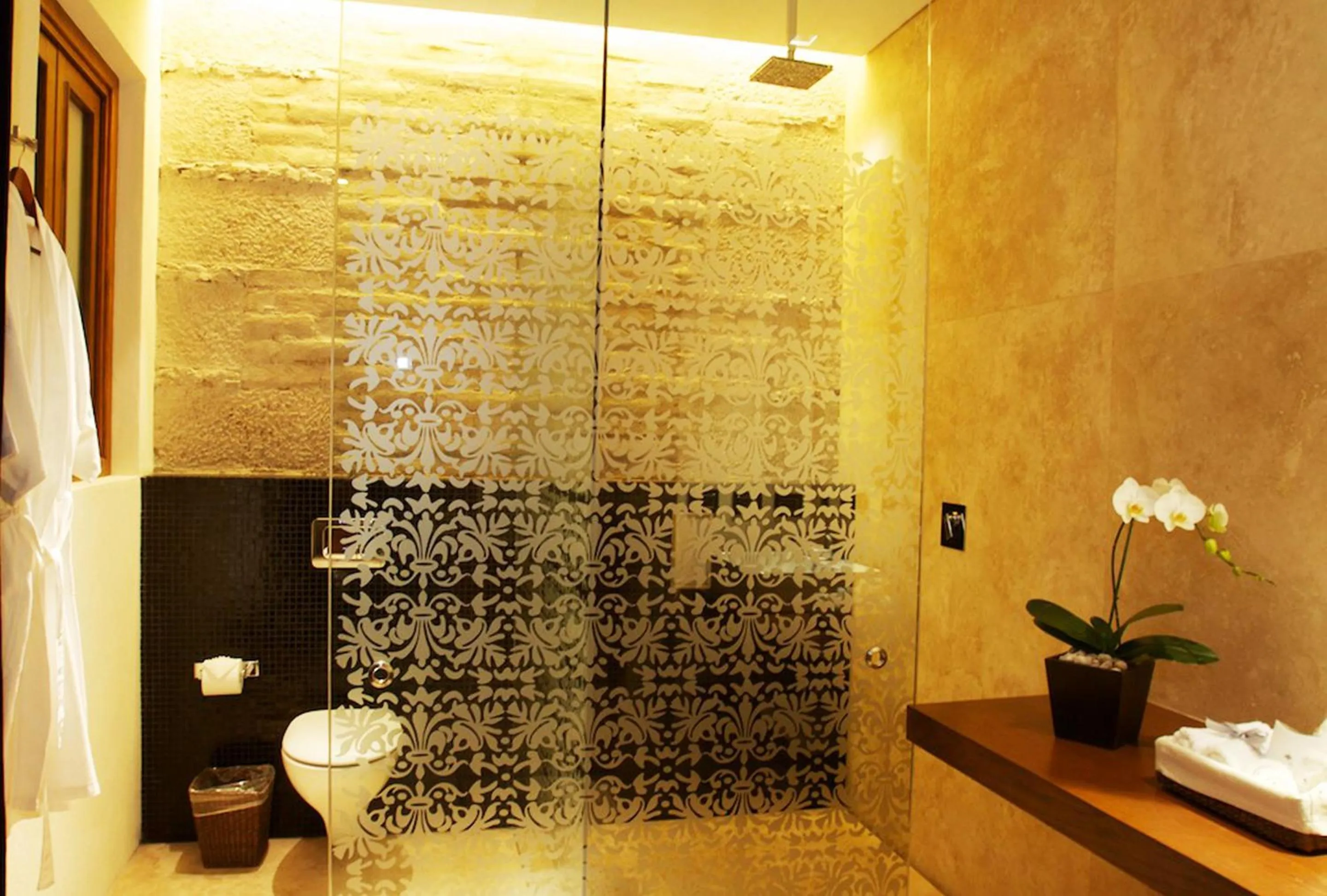 Shower in Hotel Boutique Casa Madero