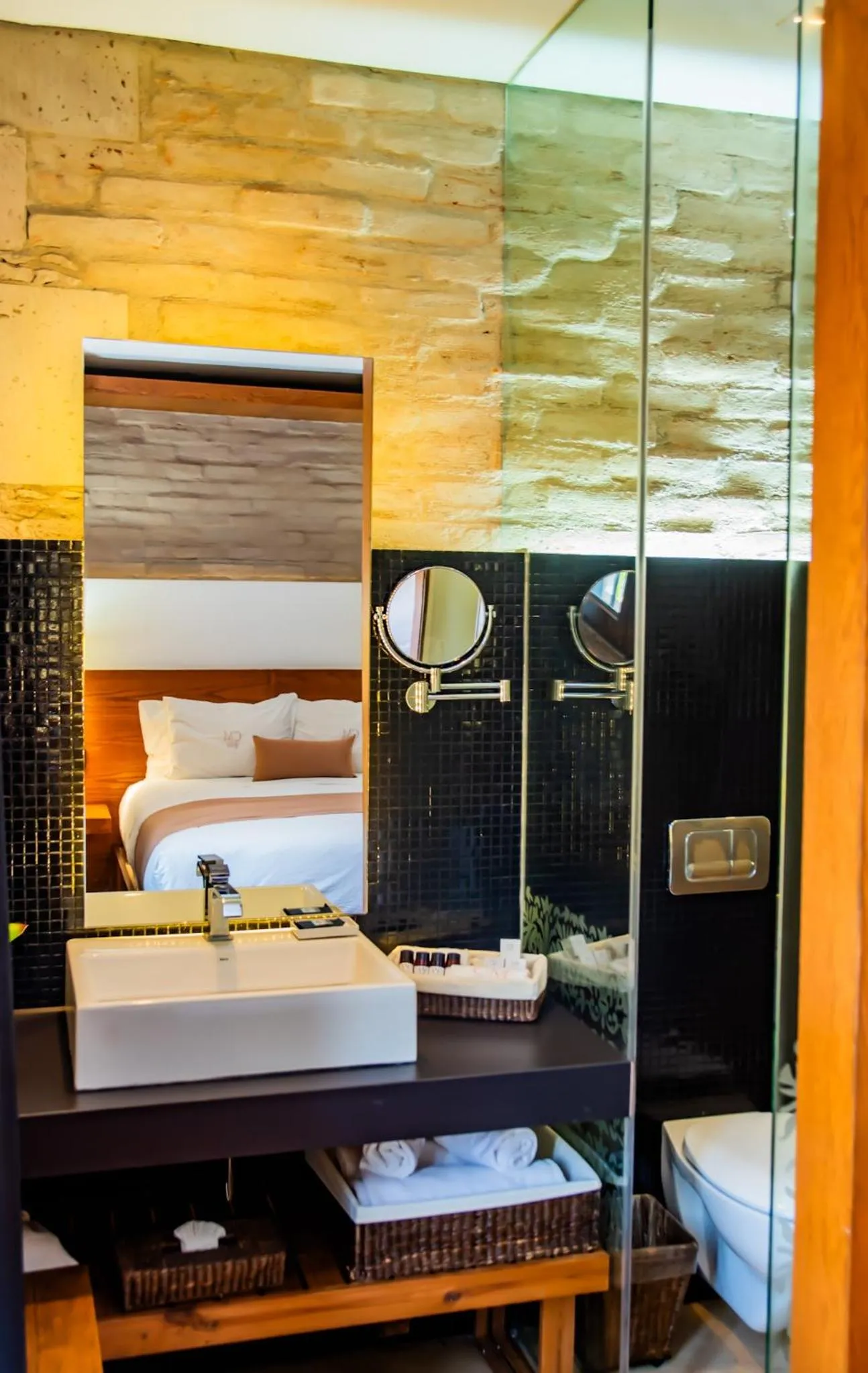 Bathroom, Bed in Hotel Boutique Casa Madero