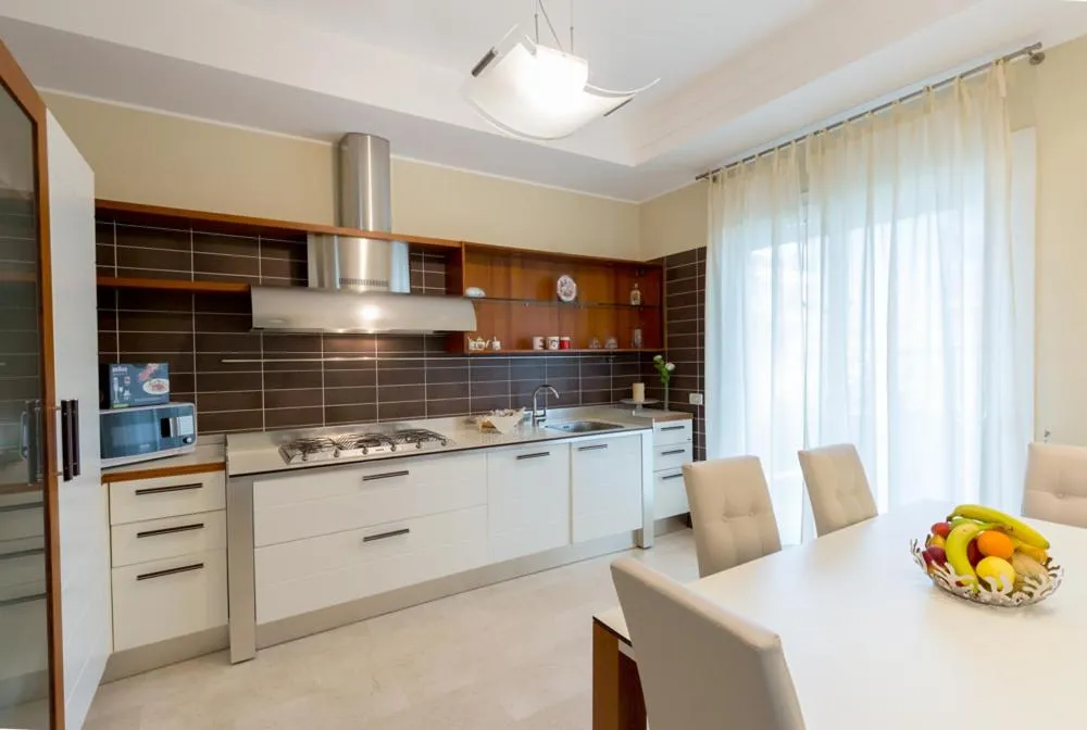 Kitchen or kitchenette in Aparthotel England