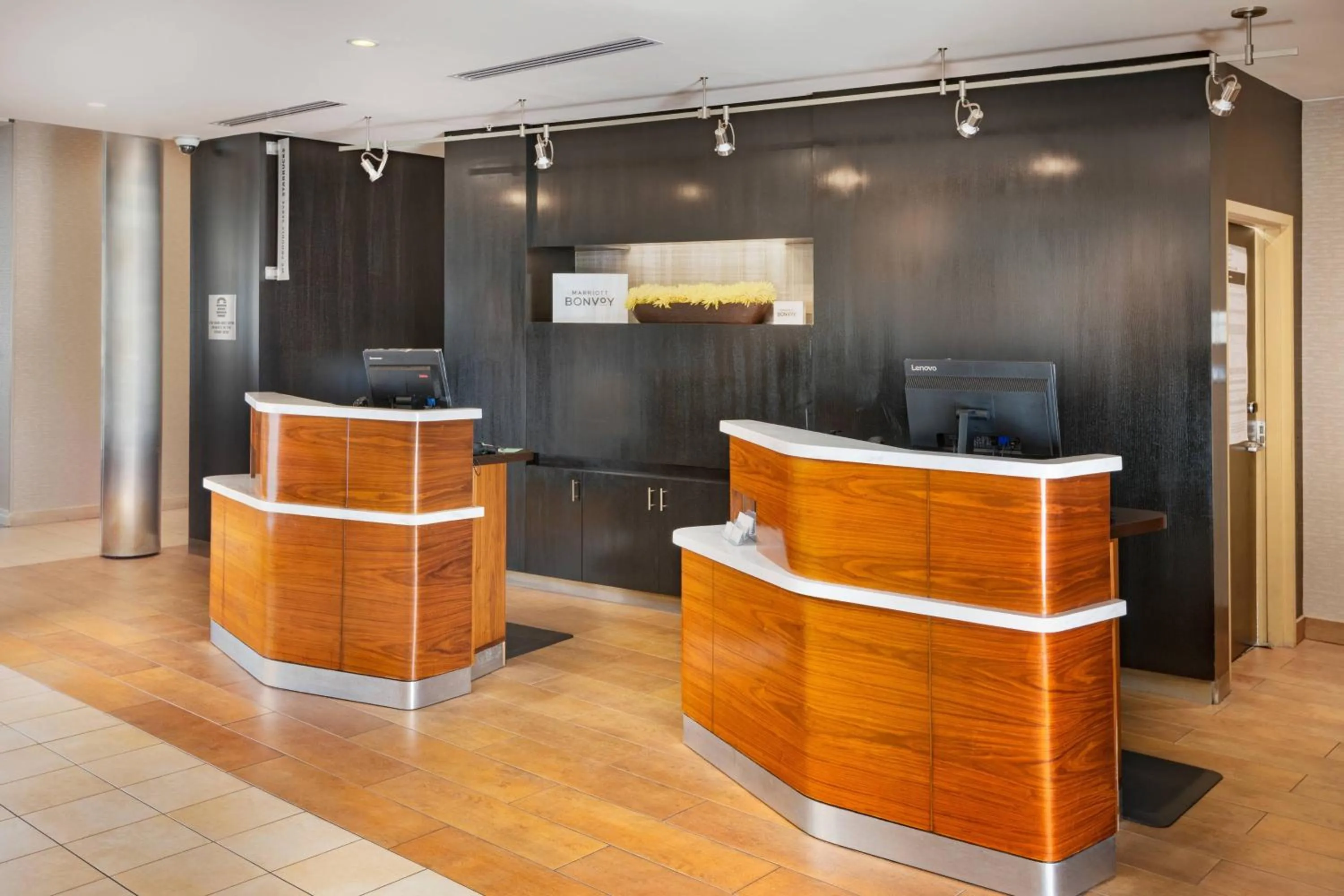 Lobby or reception in Courtyard by Marriott Santa Ana Orange County
