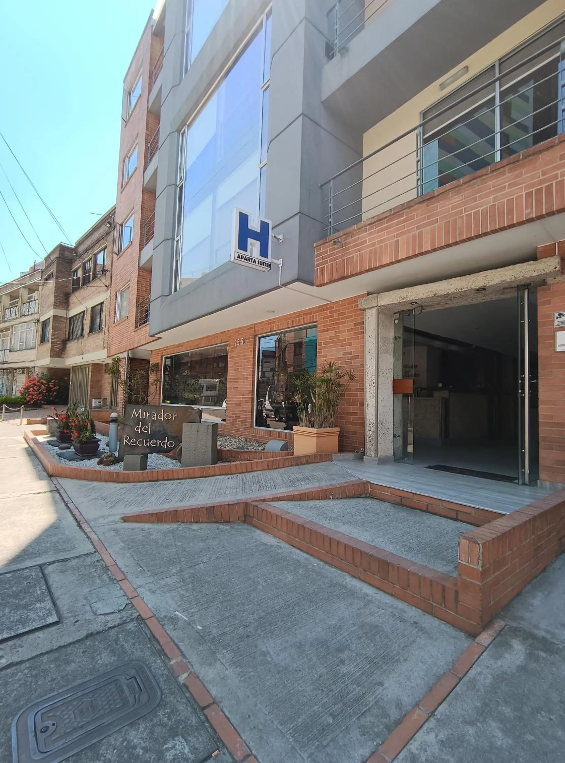 Property building in Aparta-Suites Mirador del Recuerdo