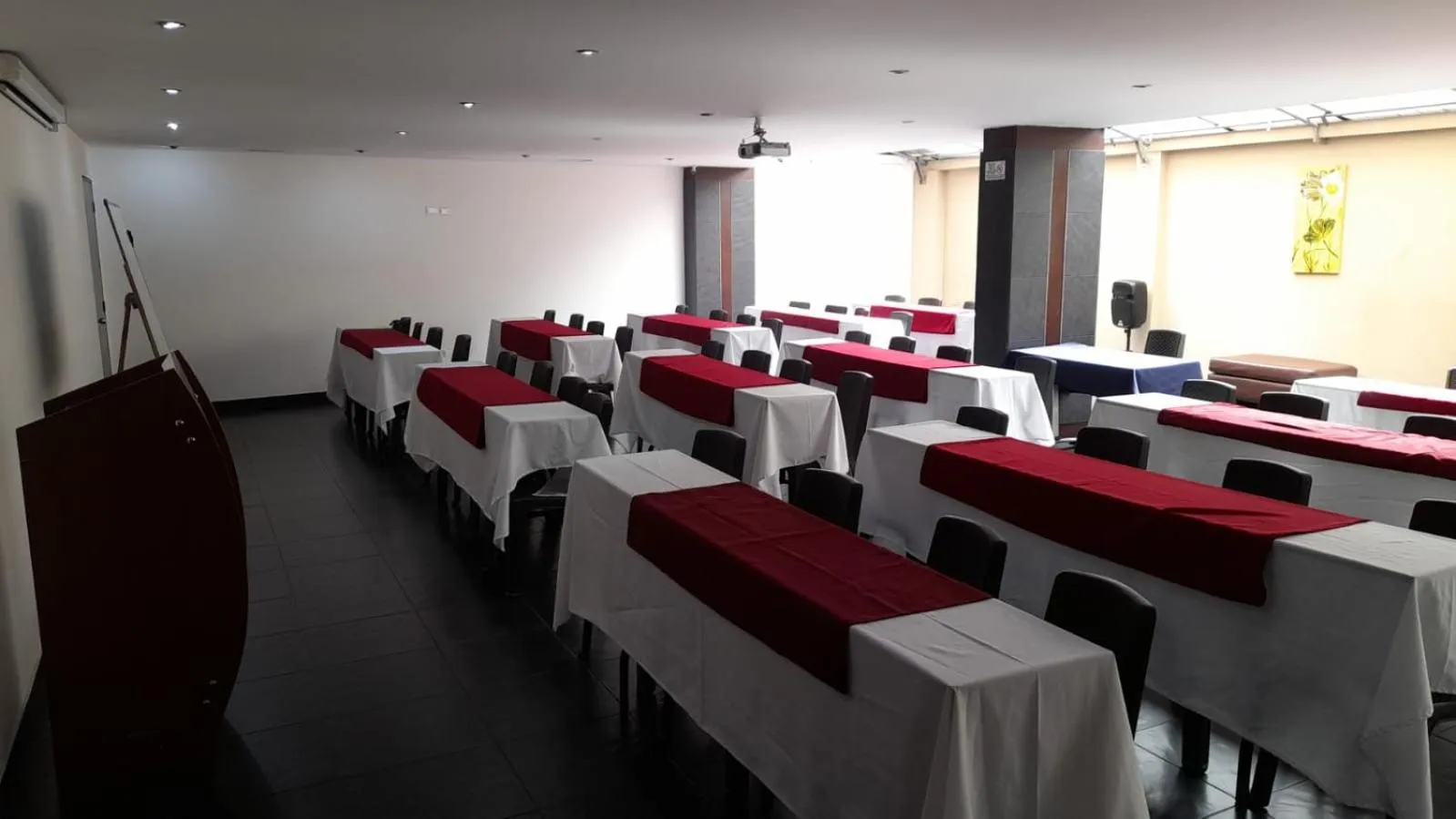 Meeting/conference room in Aparta-Suites Mirador del Recuerdo