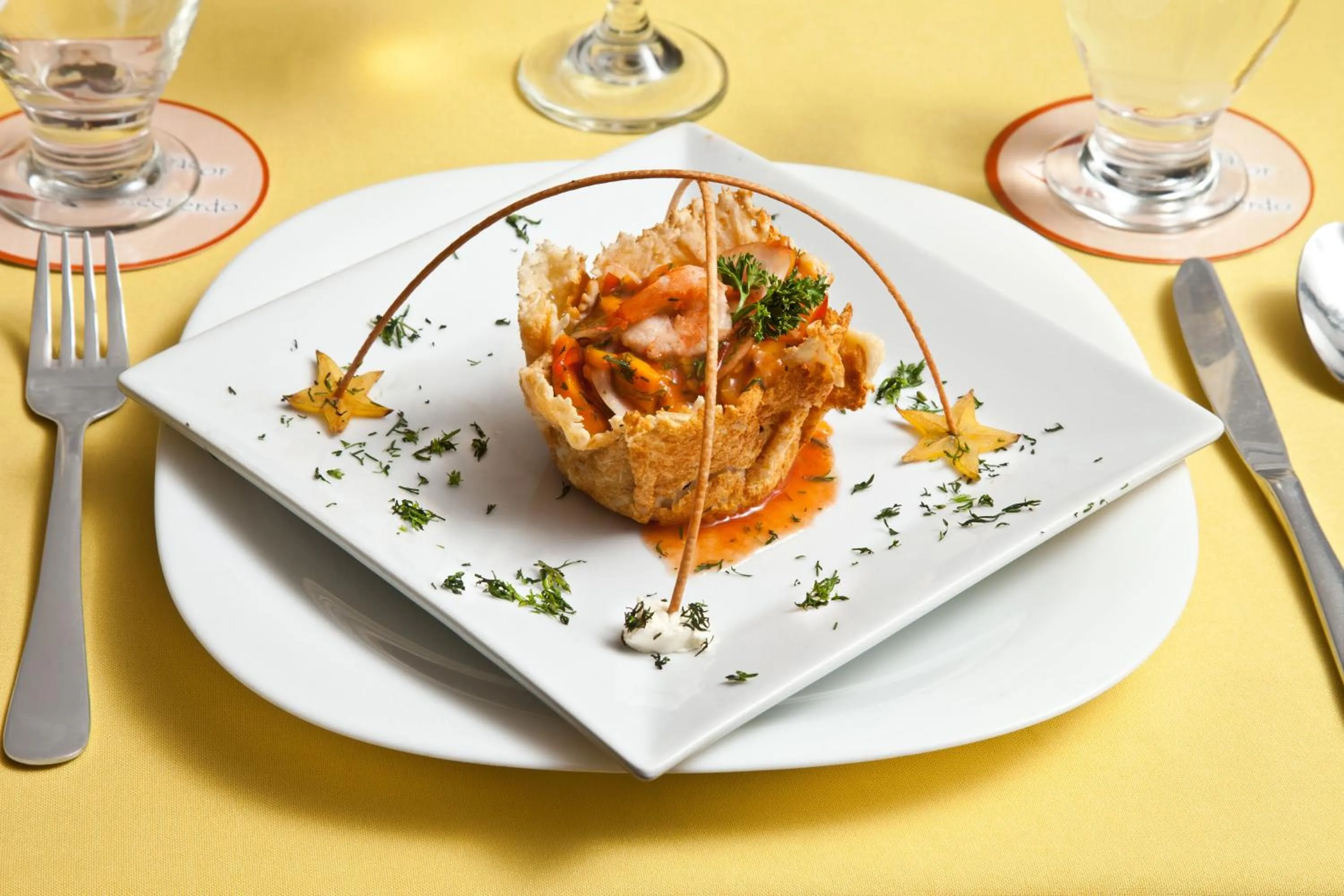 Restaurant/places to eat in Aparta-Suites Mirador del Recuerdo