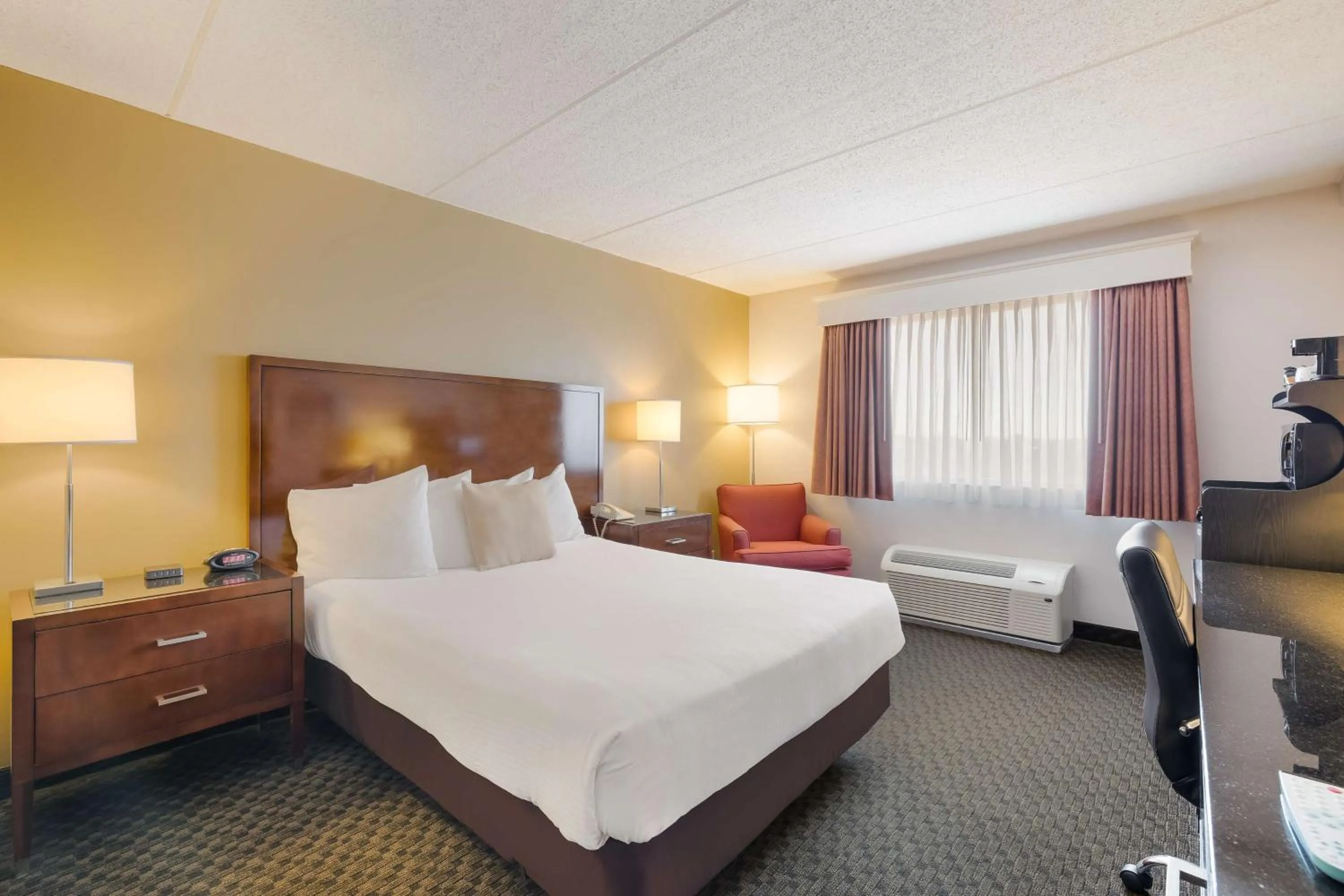 Bedroom, Bed in Best Western Riverfront Inn