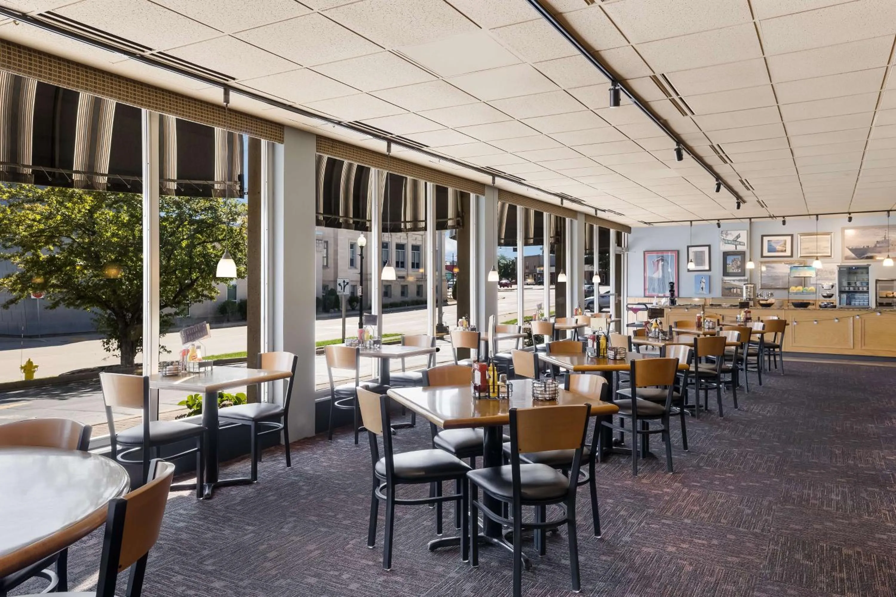 Breakfast in Best Western Riverfront Inn