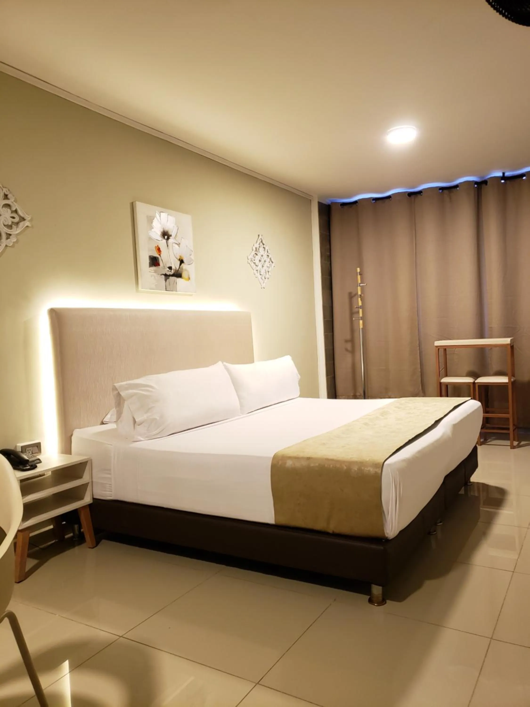 Photo of the whole room, Bed in Hotel Suite Center Pereira