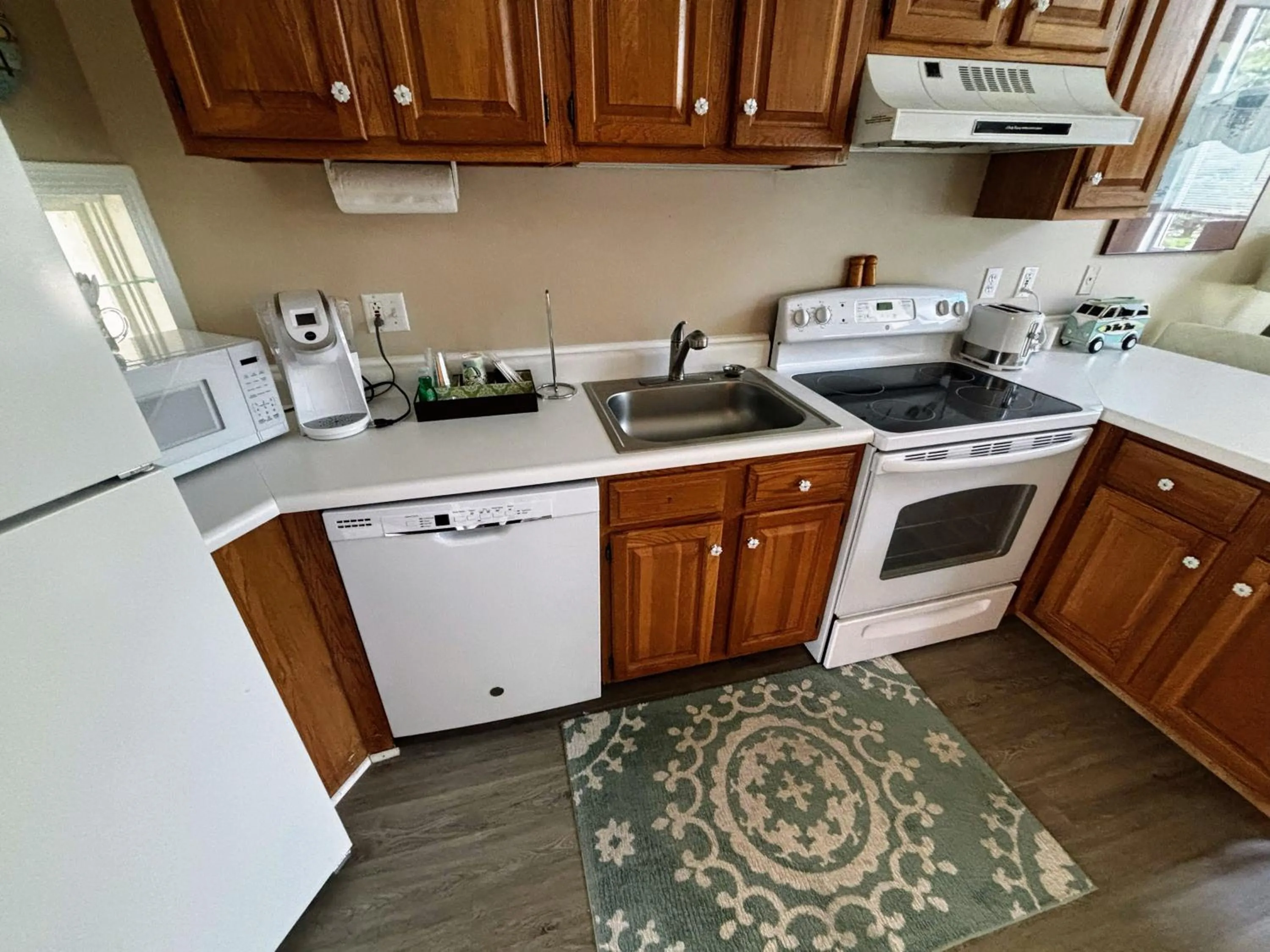 Kitchen or kitchenette in Misty Harbor Resort