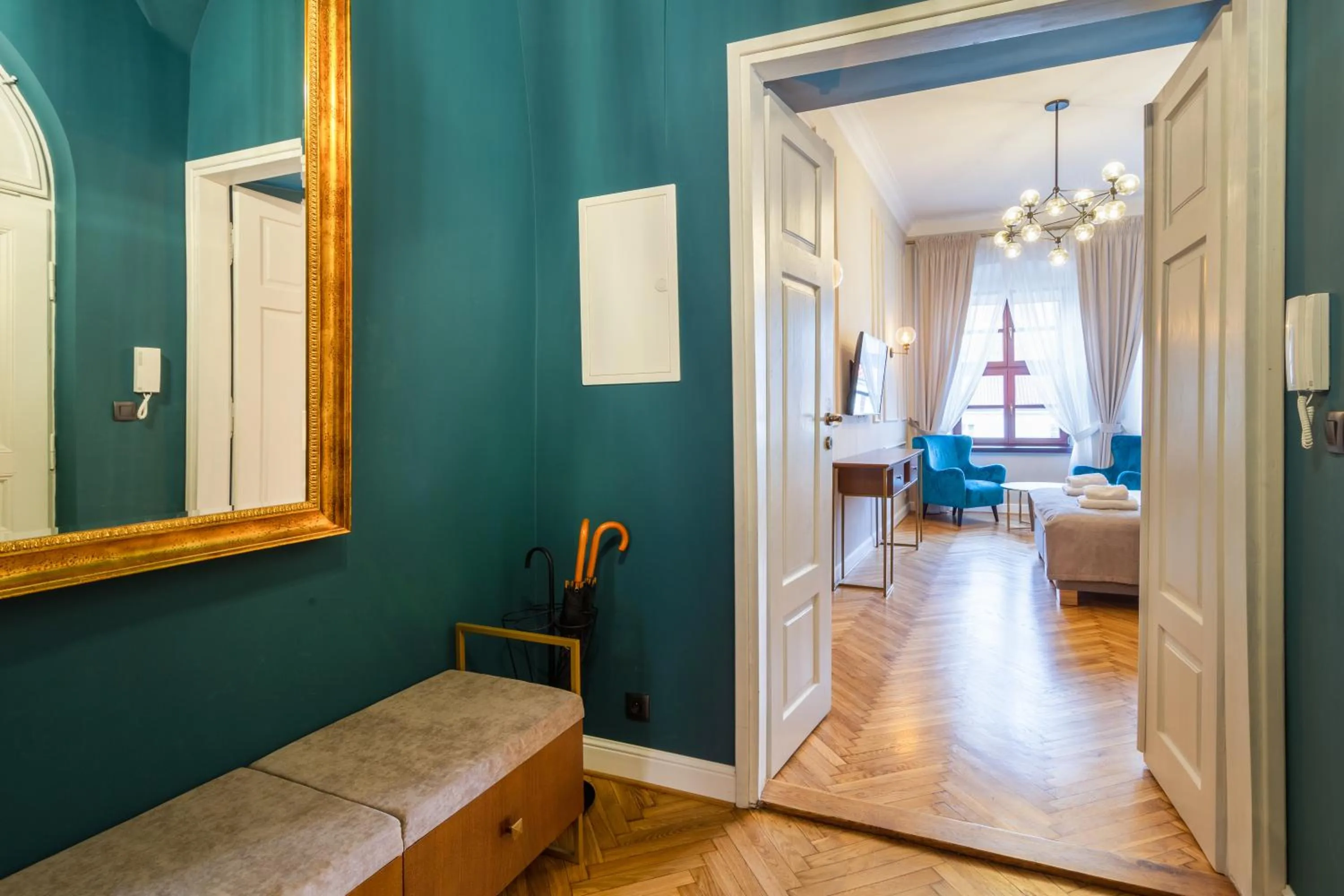 Photo of the whole room, Bed in MR 3 Apartments