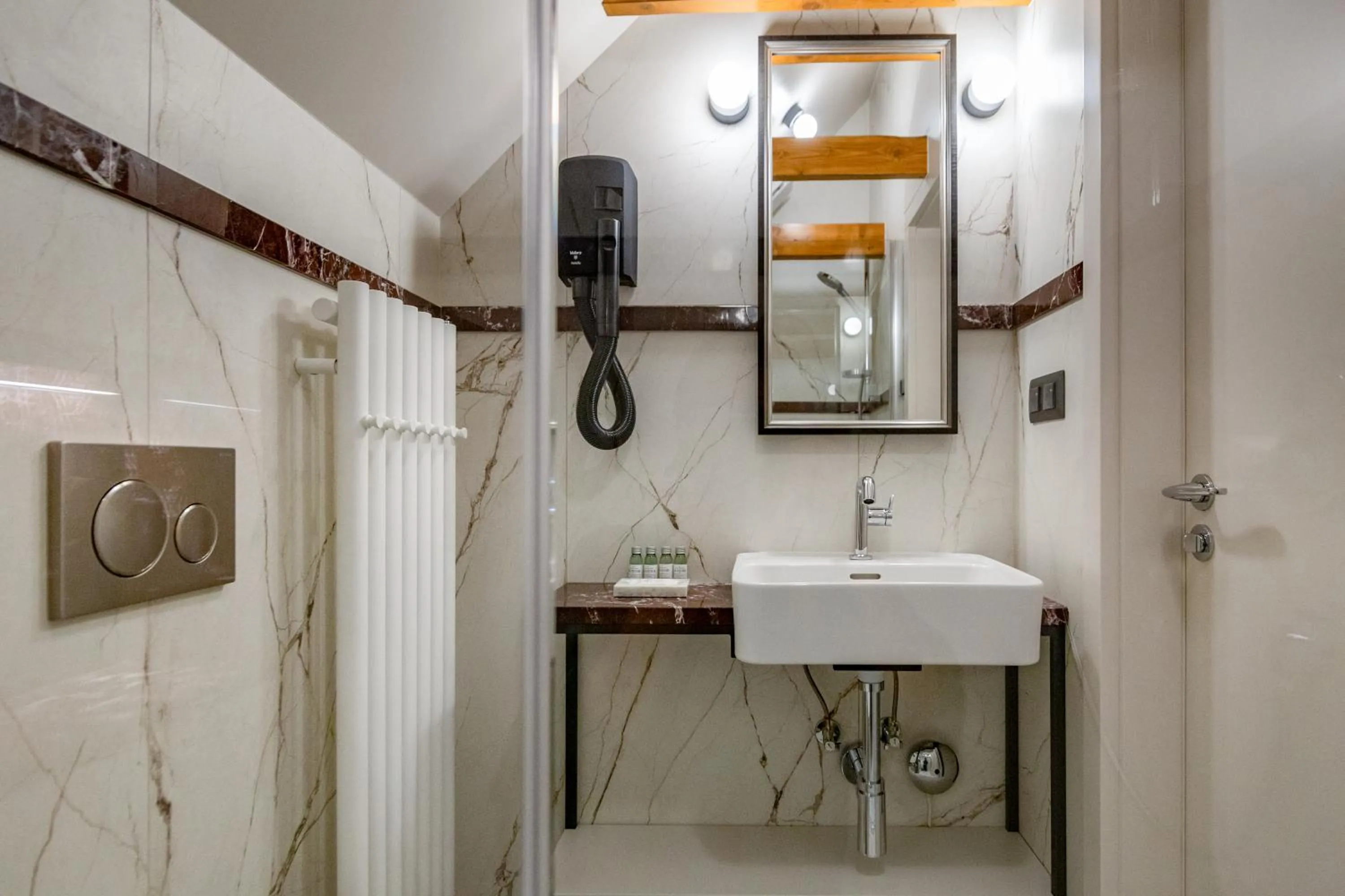 Bathroom in MR 3 Apartments