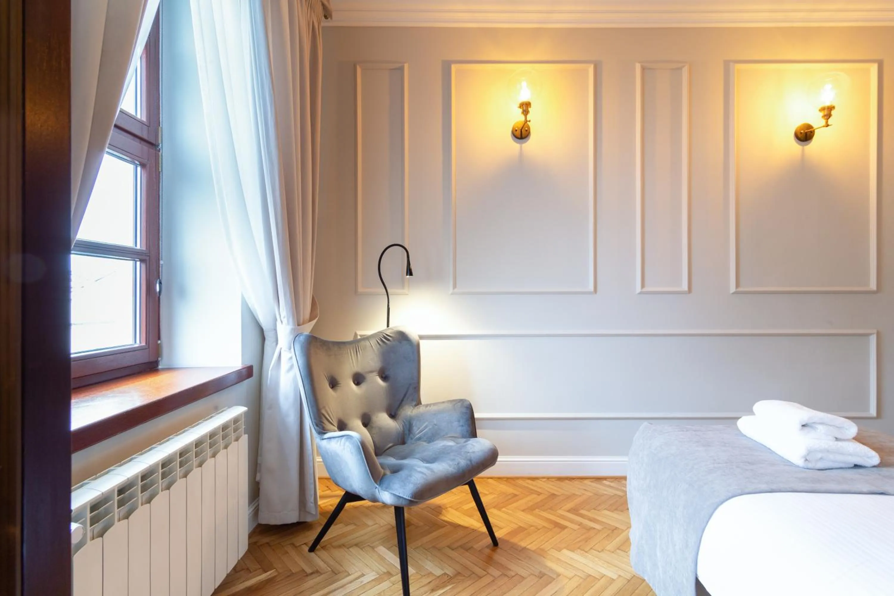 Bedroom, Bed in MR 3 Apartments