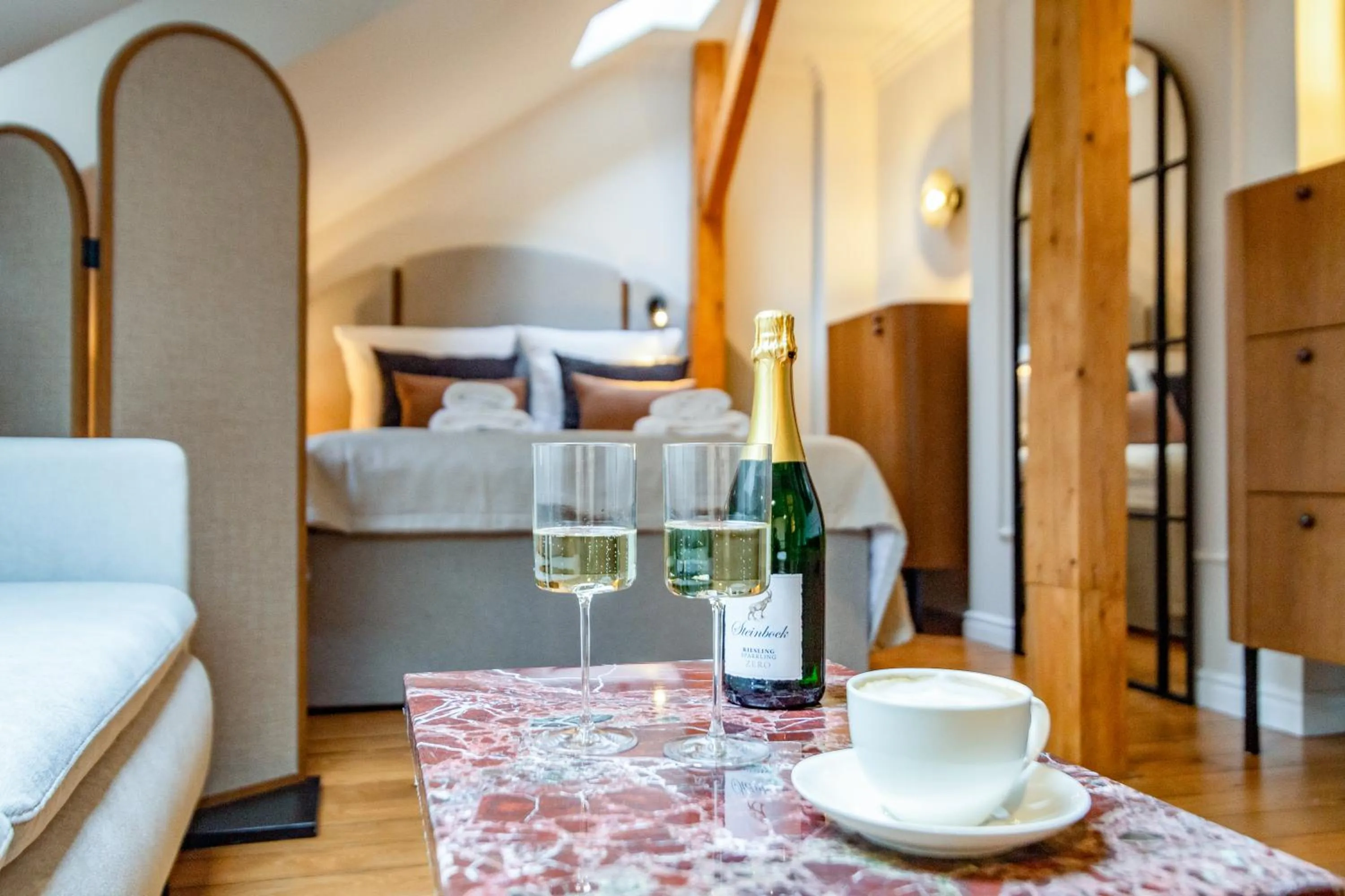 Bed in MR 3 Apartments