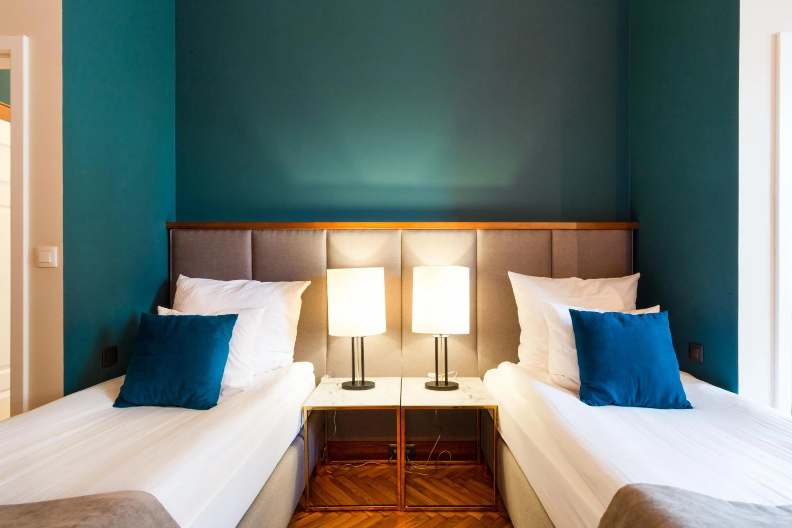 Photo of the whole room, Bed in MR 3 Apartments