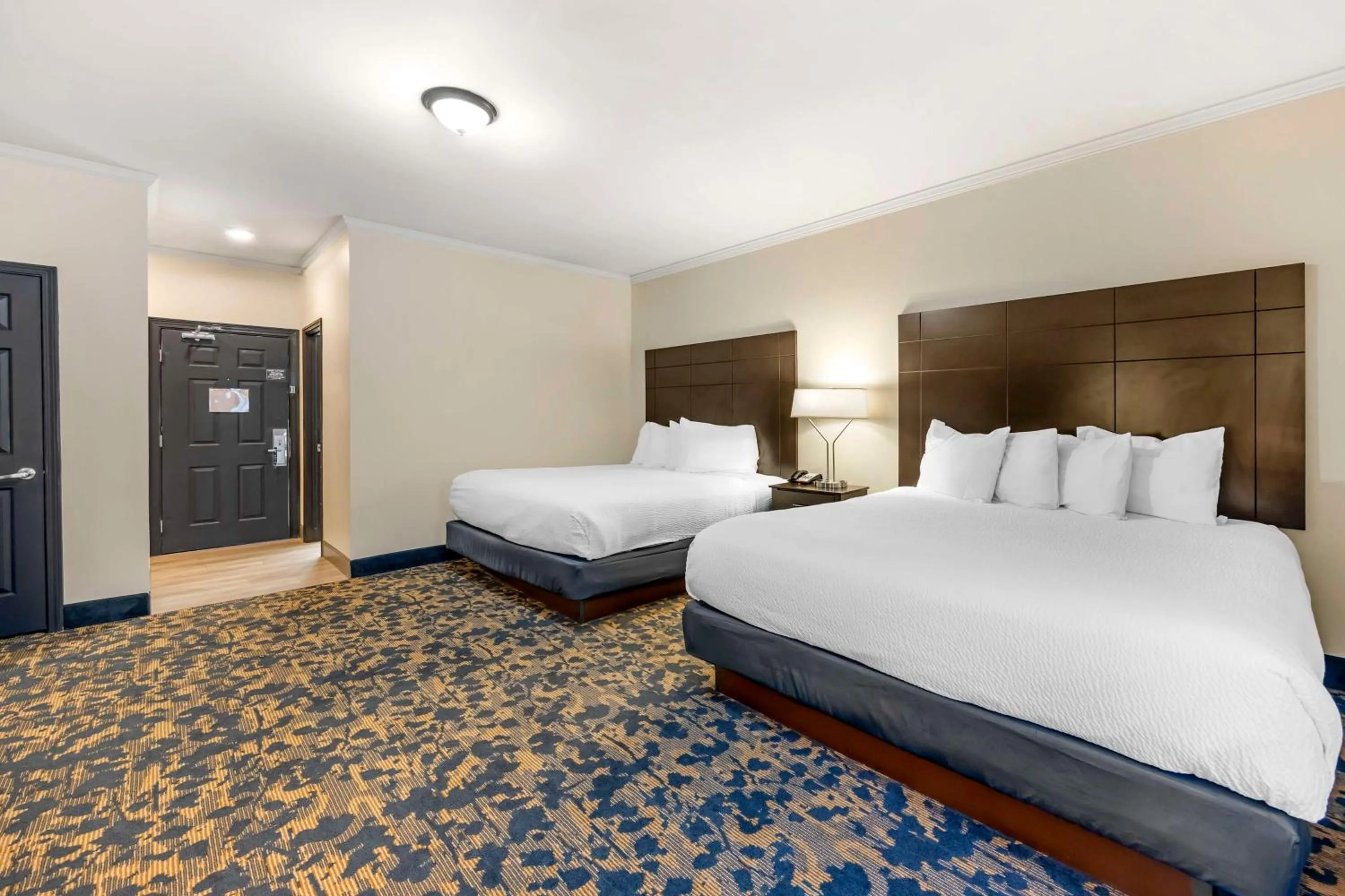 Bedroom, Bed in Best Western Brentwood