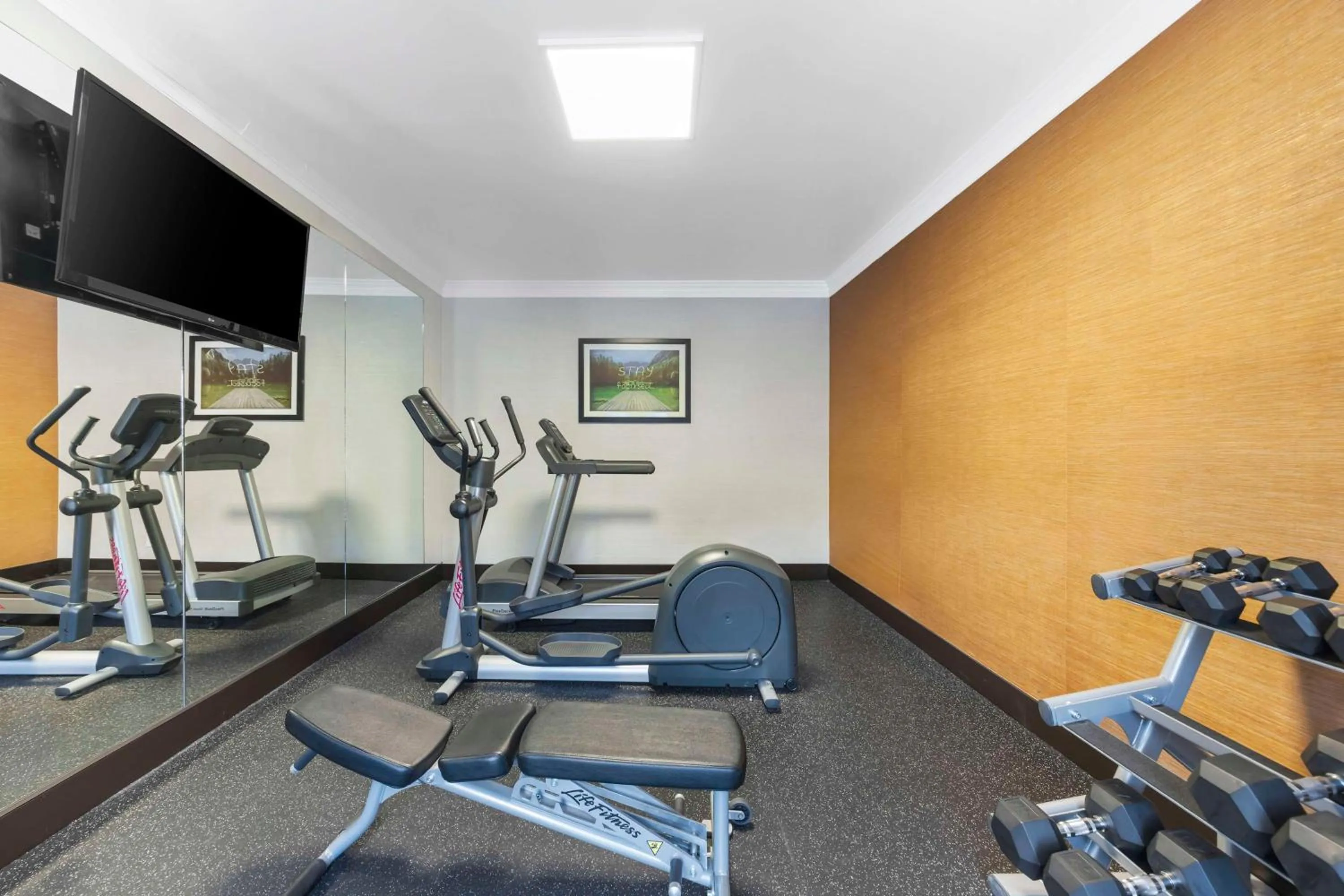 Fitness centre/facilities in Best Western Brentwood