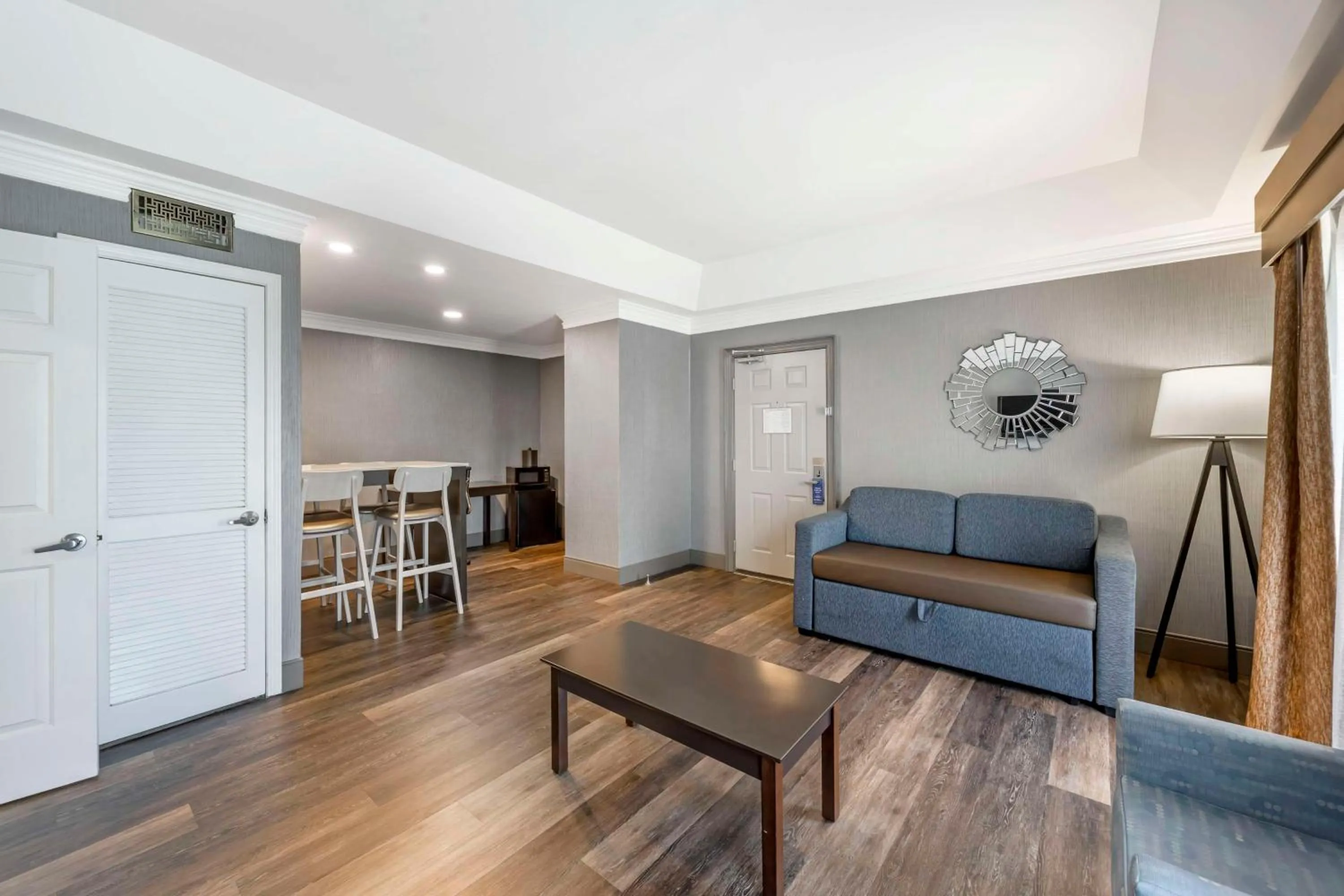 Photo of the whole room in Best Western Brentwood