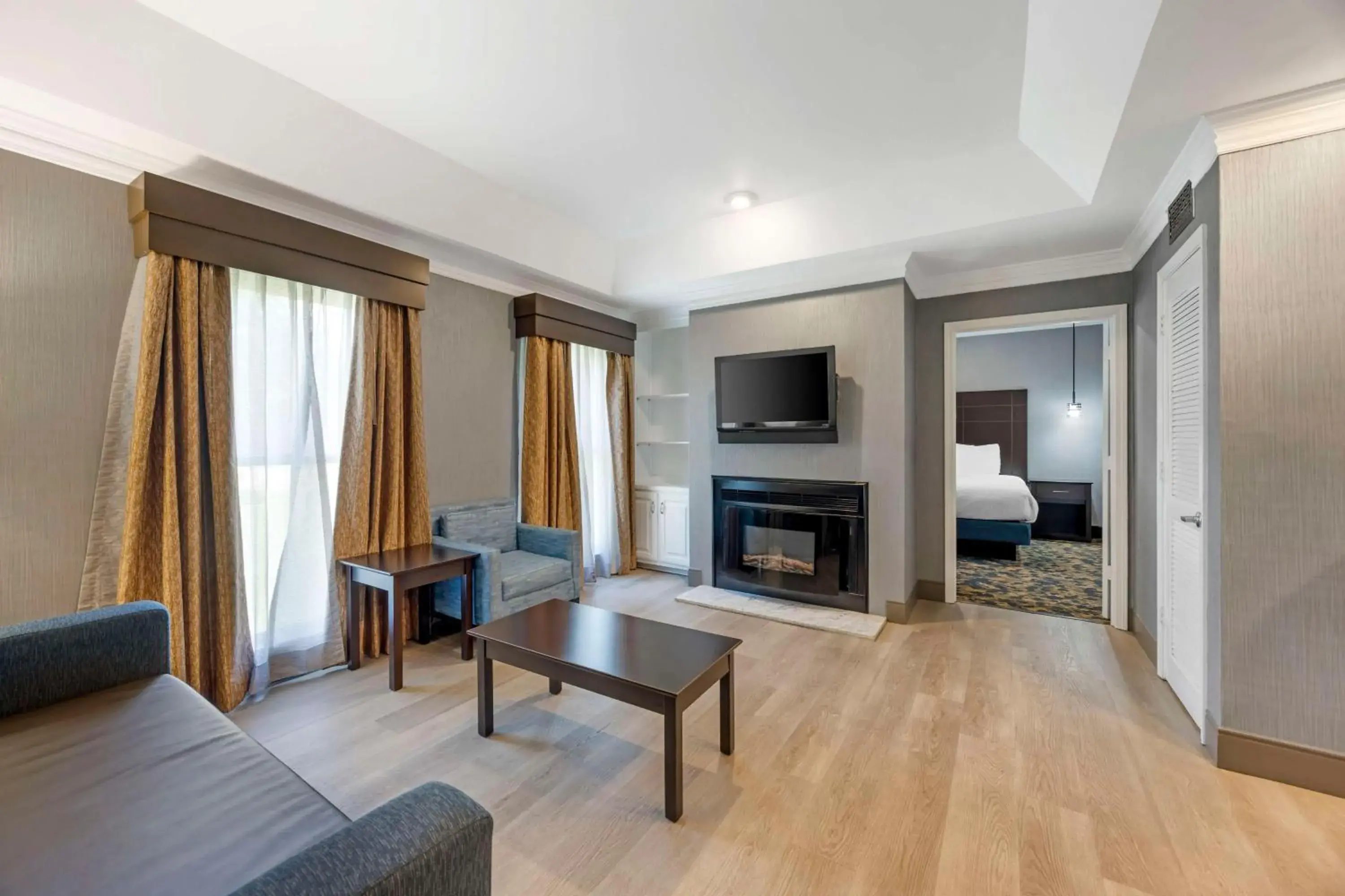 King Suite with One King Bed and Sofa Bed - Non-Smoking in Best Western Brentwood King Suite with One King Bed and Sofa Bed - Non-Smoking in Best Western Brentwood