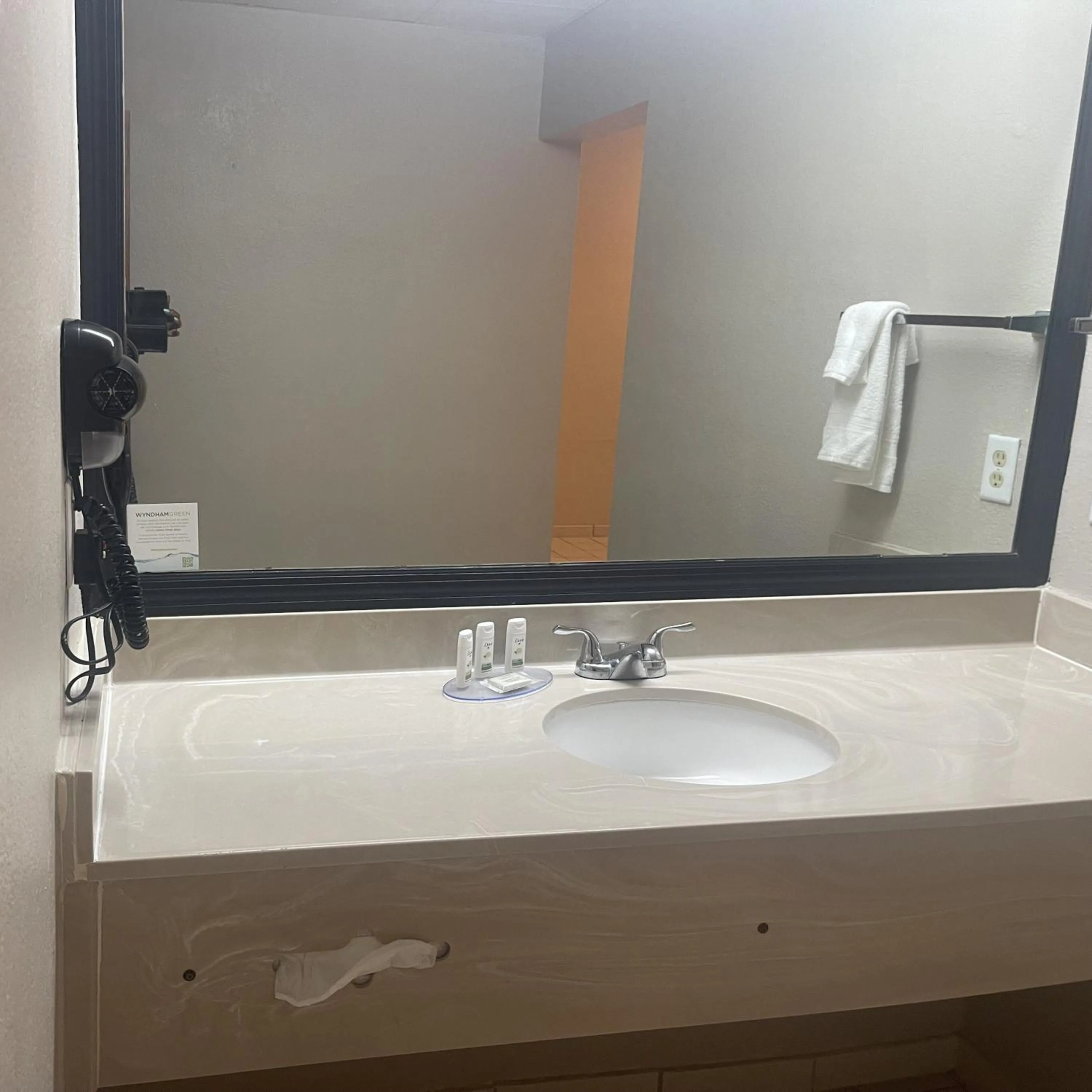 Bathroom in Red Roof Inn & Suites Hinesville