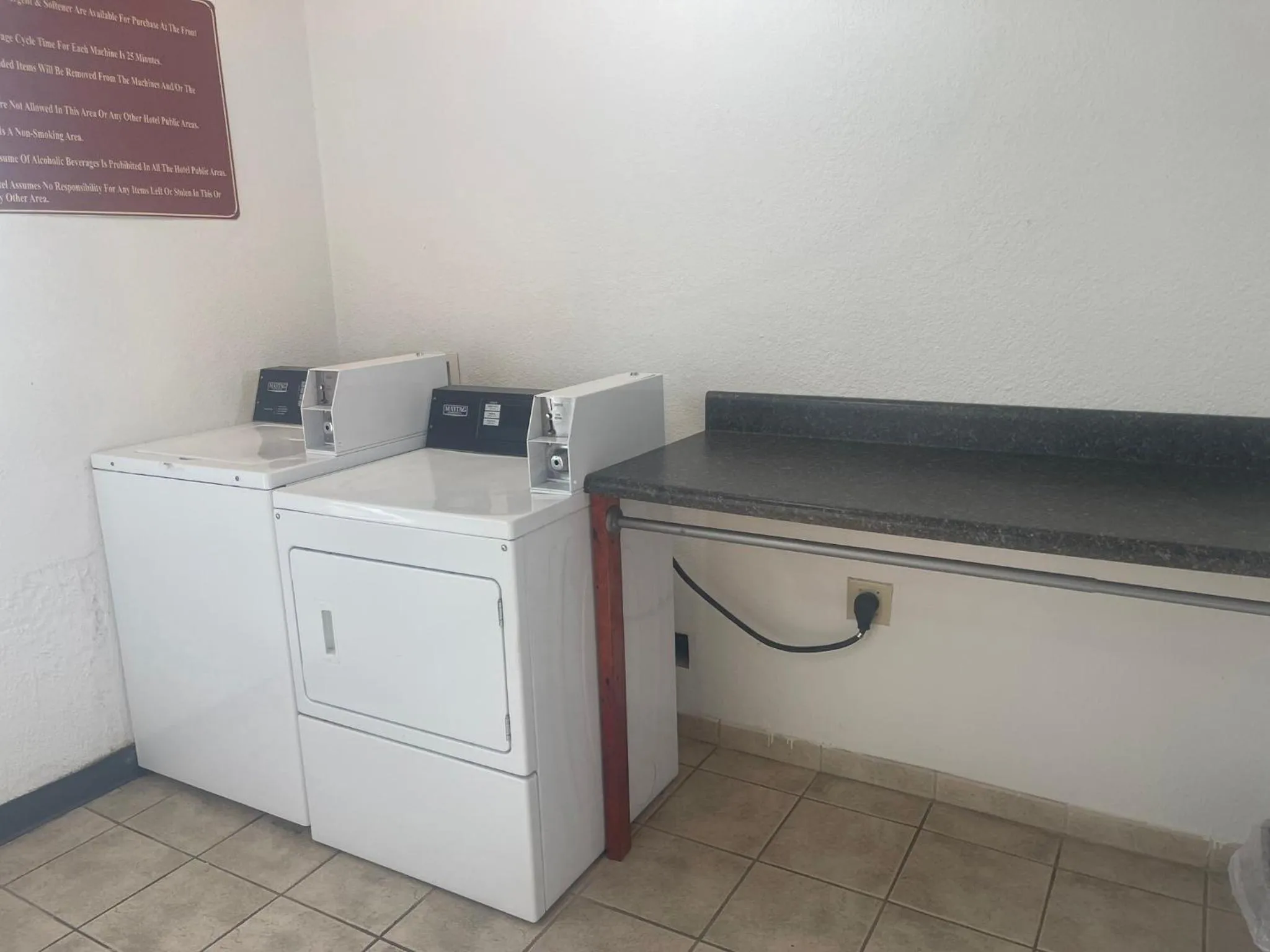 laundry in Red Roof Inn & Suites Hinesville
