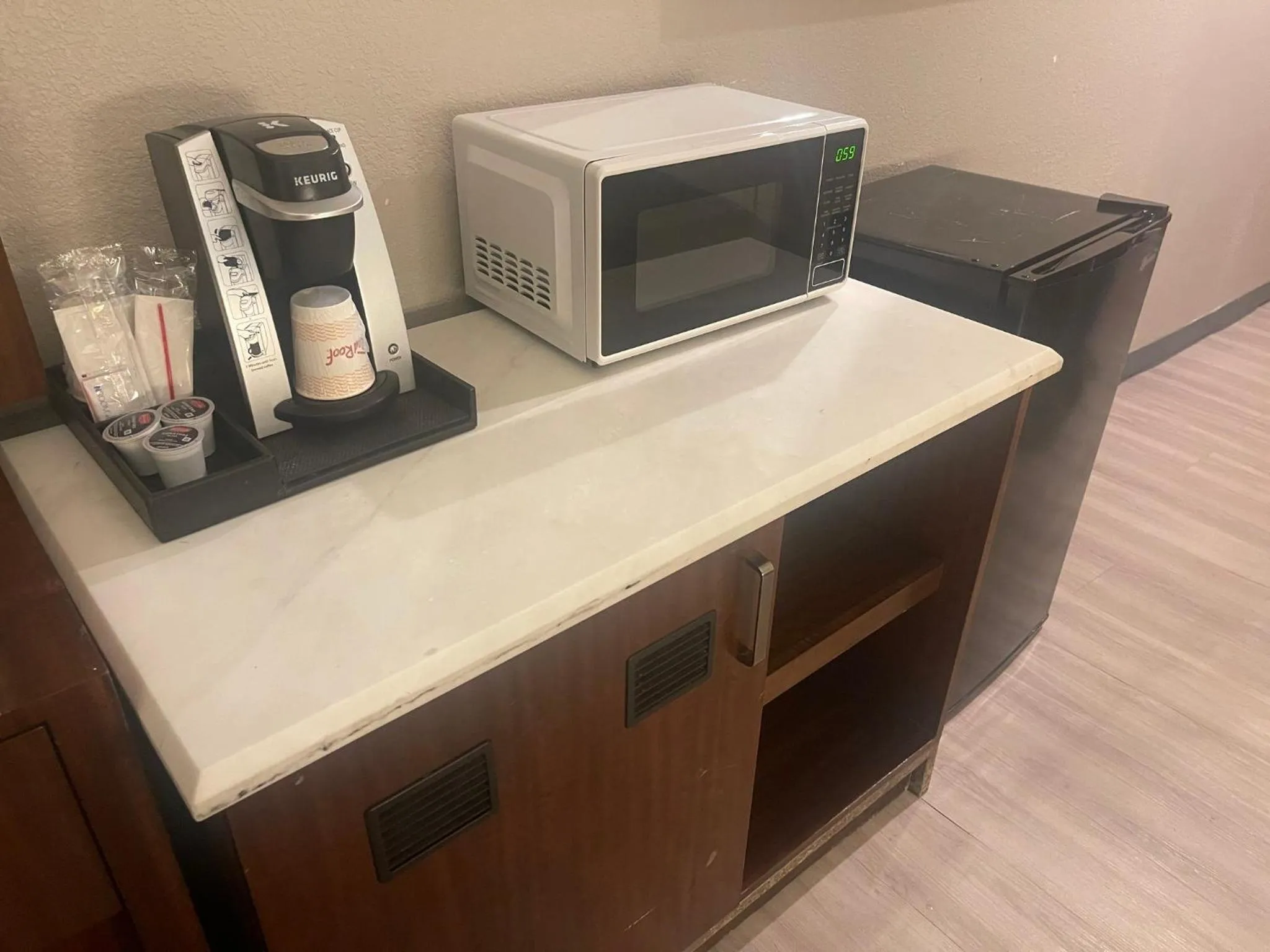 Photo of the whole room in Red Roof Inn & Suites Hinesville