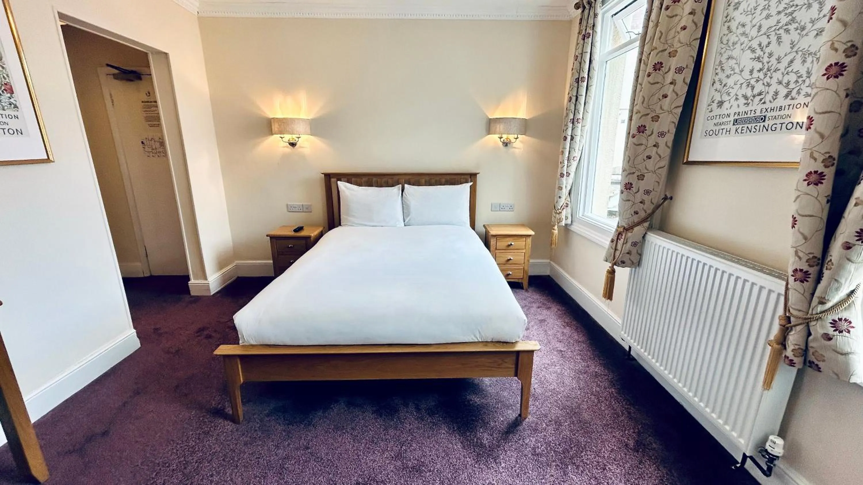 Bedroom, Bed in The Columbia Hotel