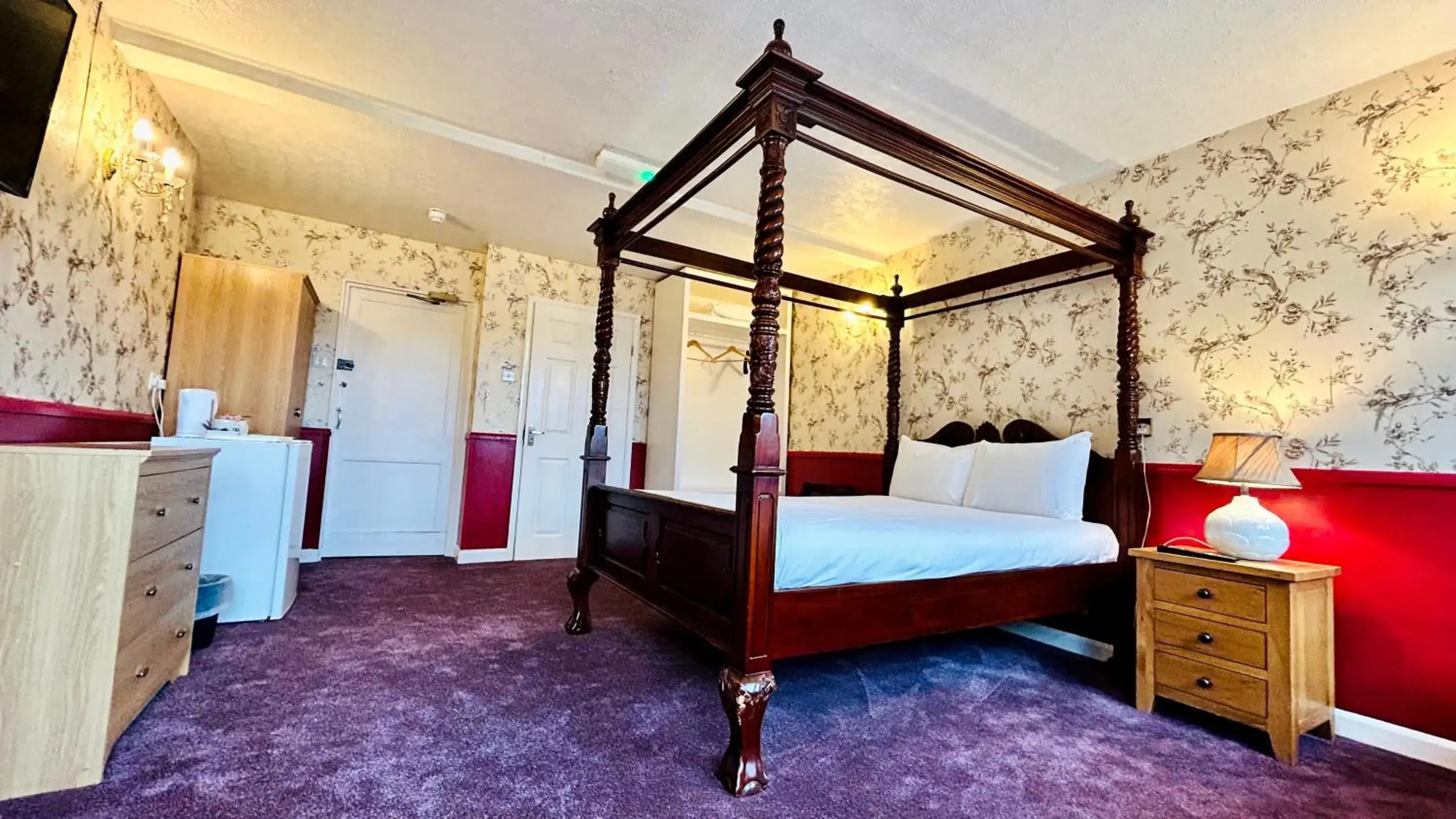 Deluxe Family Room in The Columbia Hotel Deluxe Family Room in The Columbia Hotel