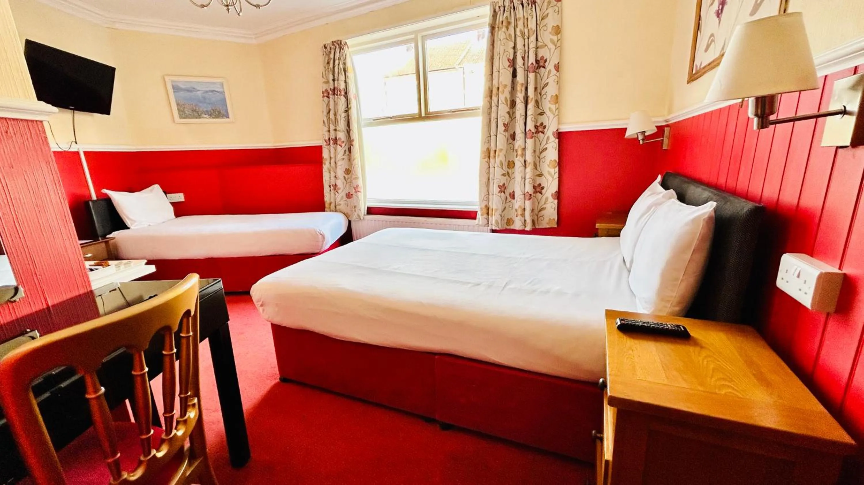 Bedroom, Bed in The Columbia Hotel