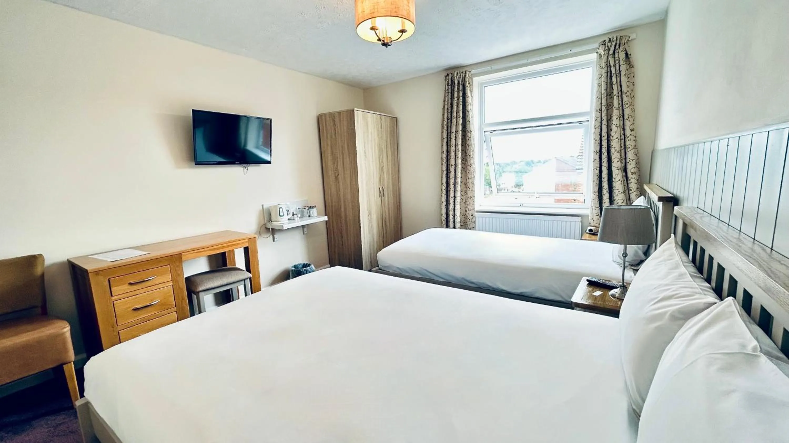 Bedroom, Bed in The Columbia Hotel