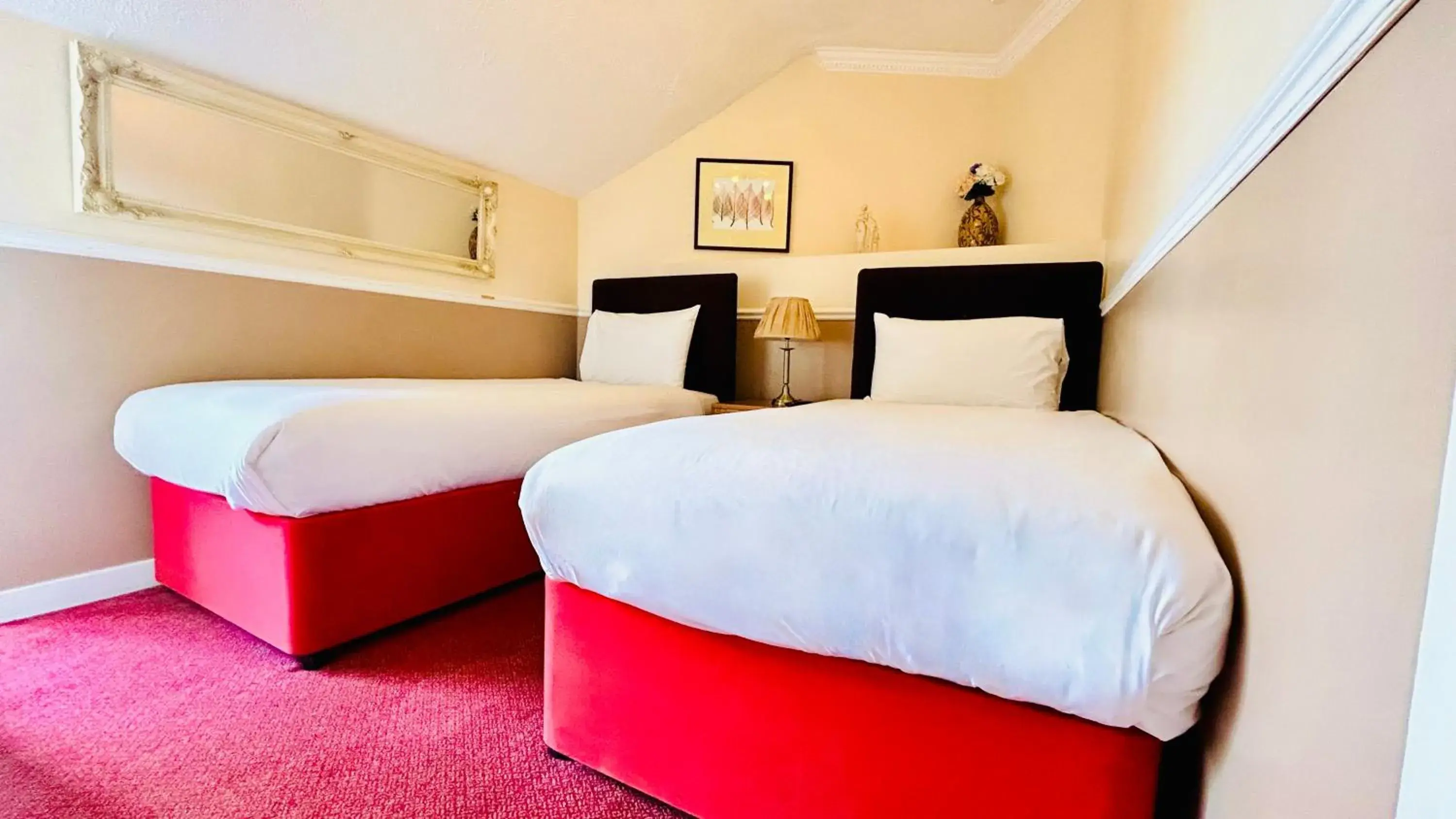 Twin Room in The Columbia Hotel Twin Room in The Columbia Hotel