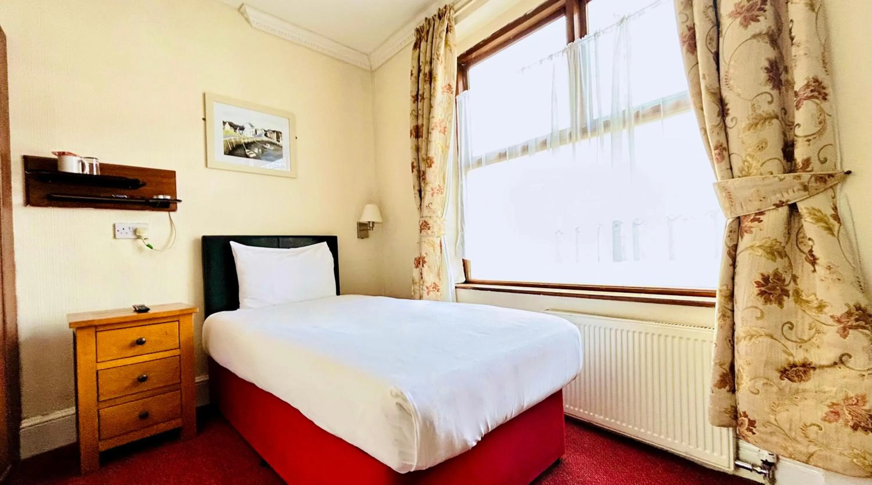 Bedroom, Bed in The Columbia Hotel