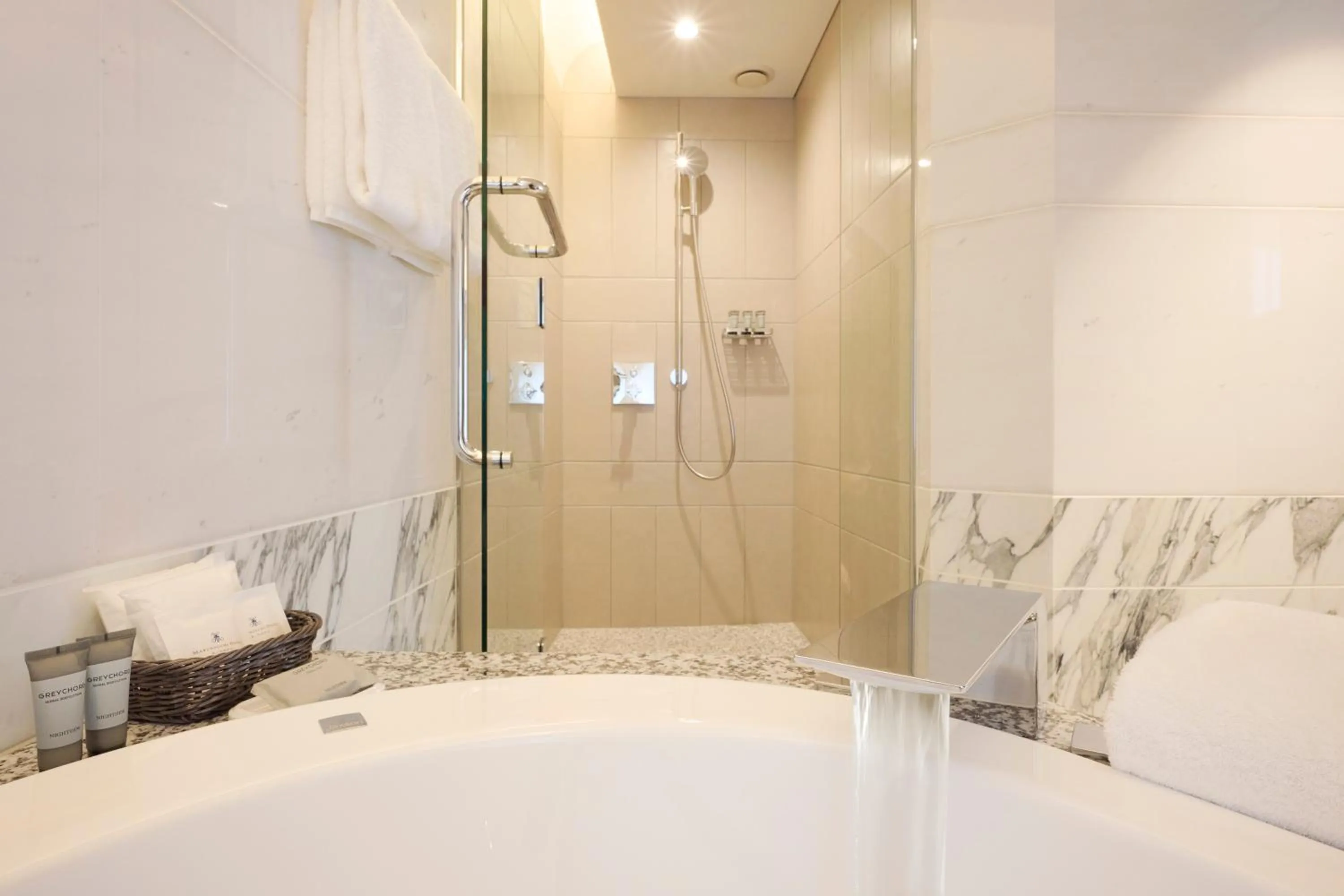 Bathroom in Marunouchi Hotel