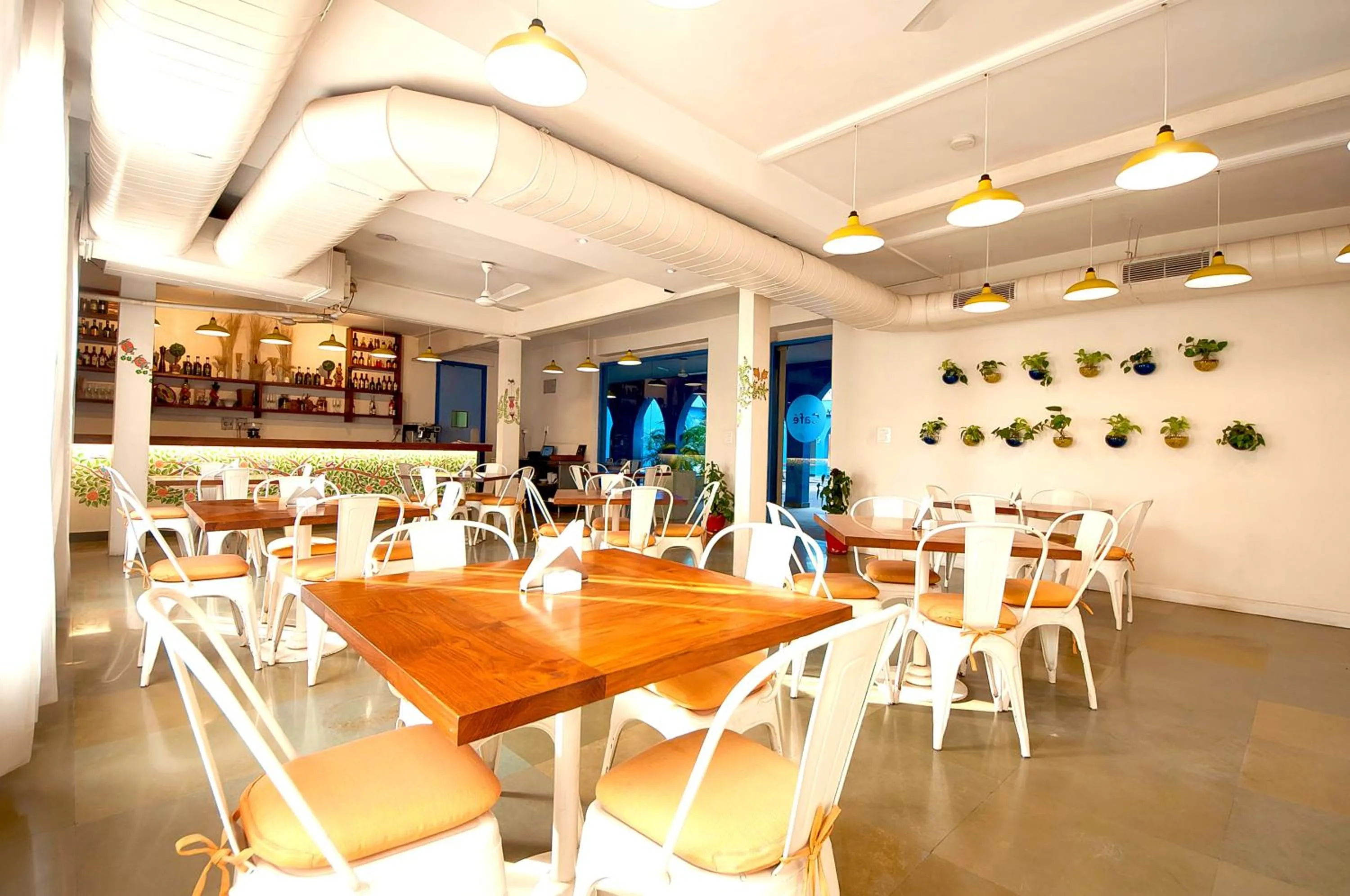 Restaurant/places to eat in Bloom Boutique l Signature Towers